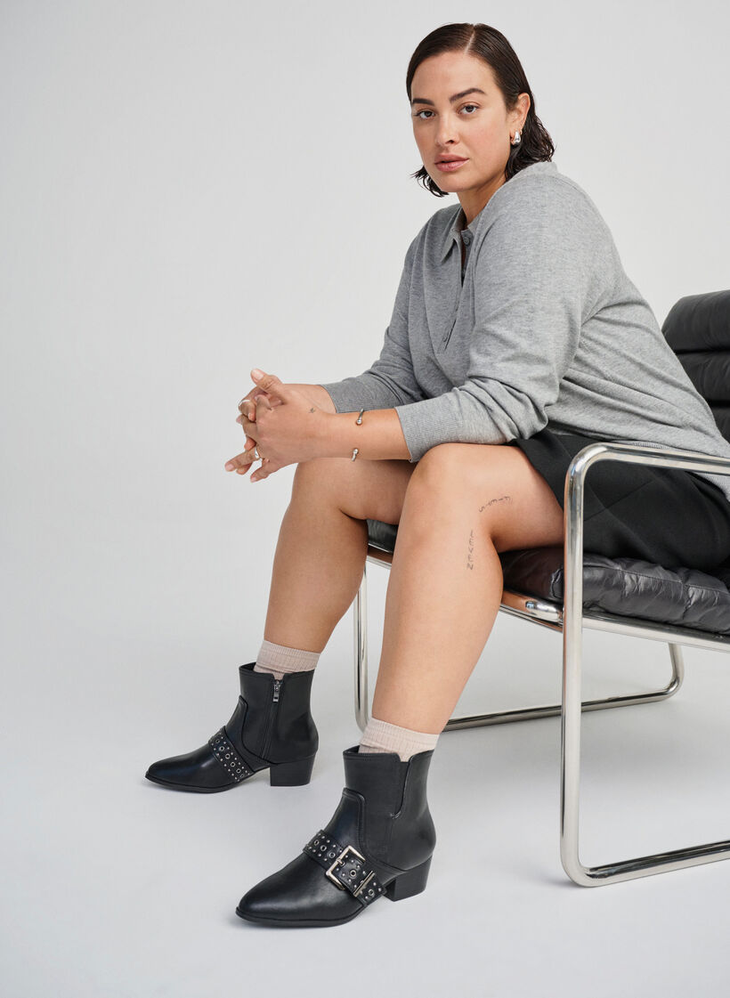 Kn&ouml;chelstiefel aus Leder mit Riemen und Nieten, Schwarz, Image image number 0