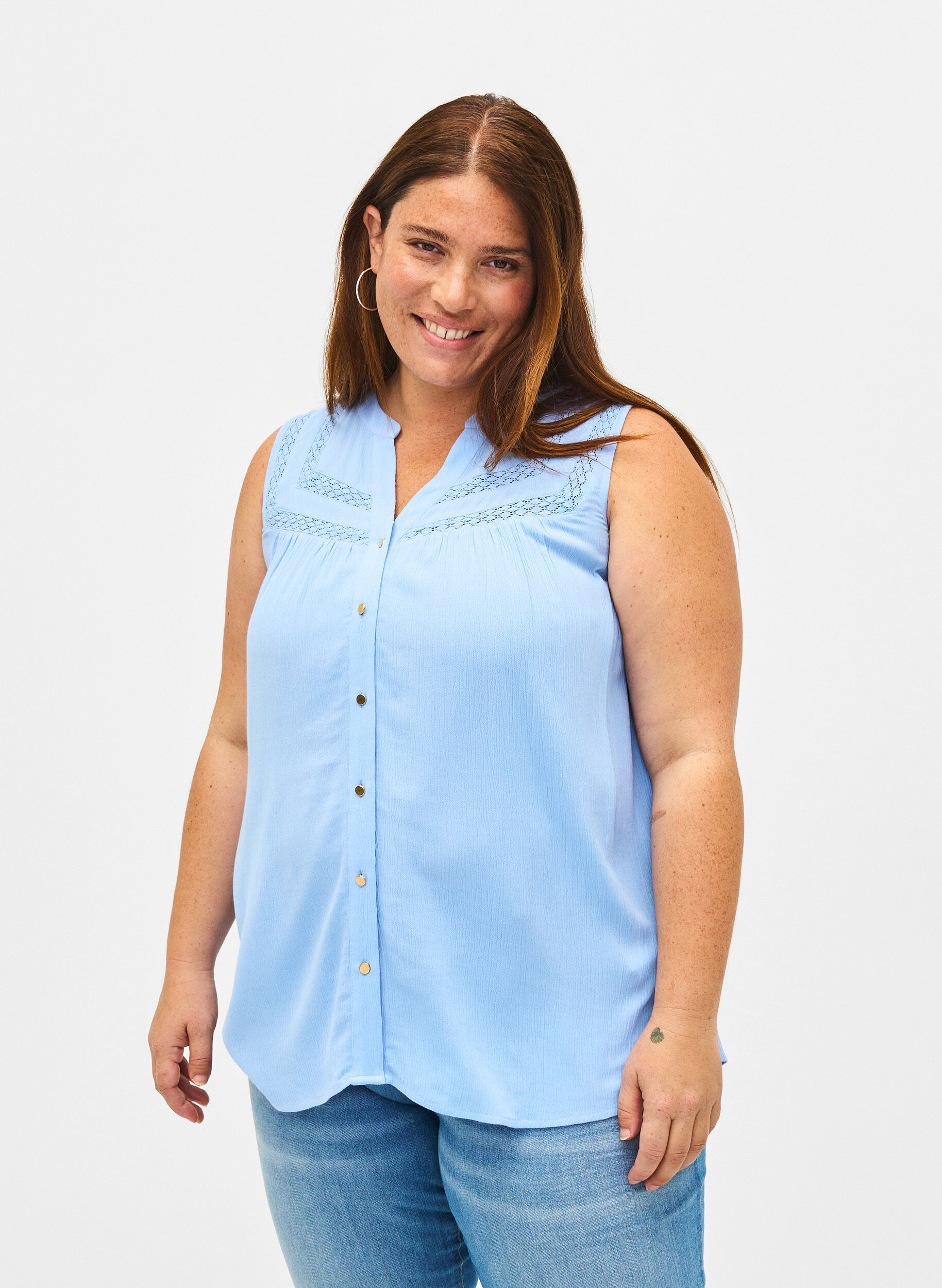 Zizzi &Auml;rmellose Bluse aus Viskose mit H&auml;keldetail, Serenity, Model image number 0