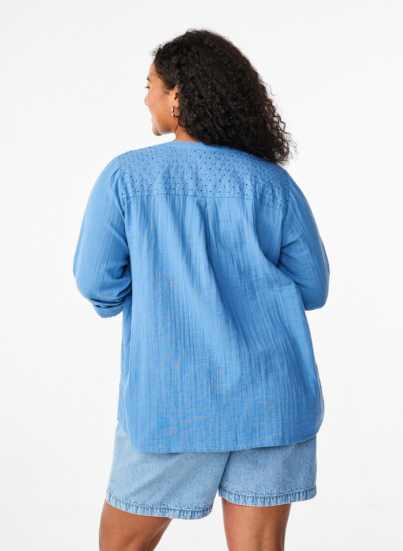 Chemisier en coton à broderie anglaise et manches 3/4, Riverside, Model image number 1