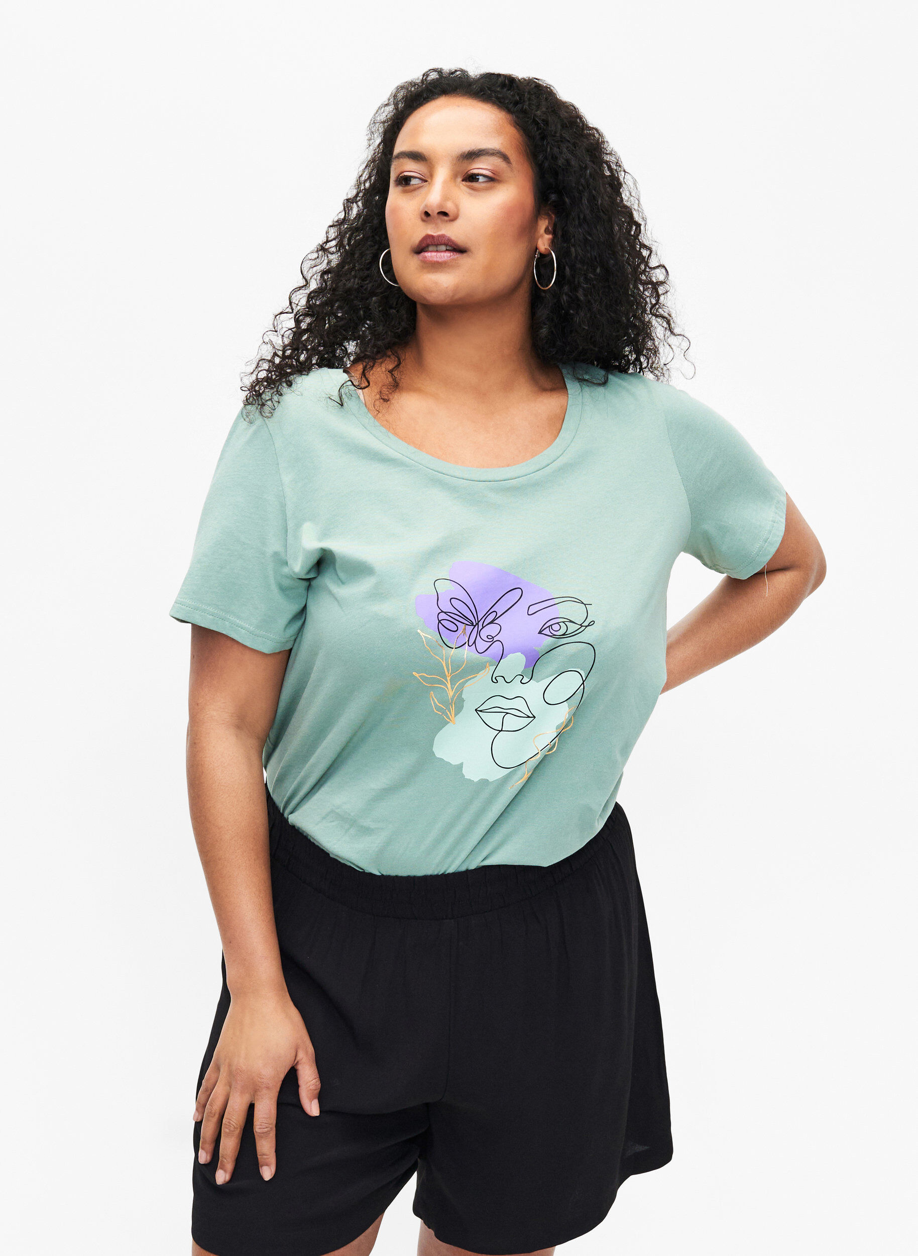 Zizzi T-shirt en coton avec motif, Ch. Green w. Face, Model image number 0