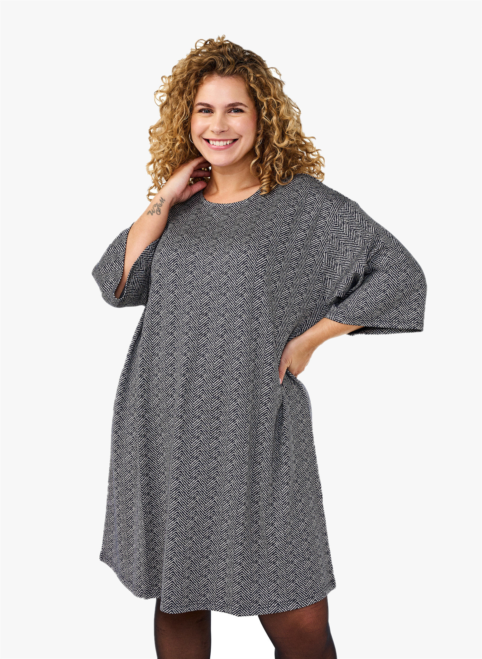 Zizzi Robe &agrave; motifs avec manches 3/4, Bleu, Model image number 0