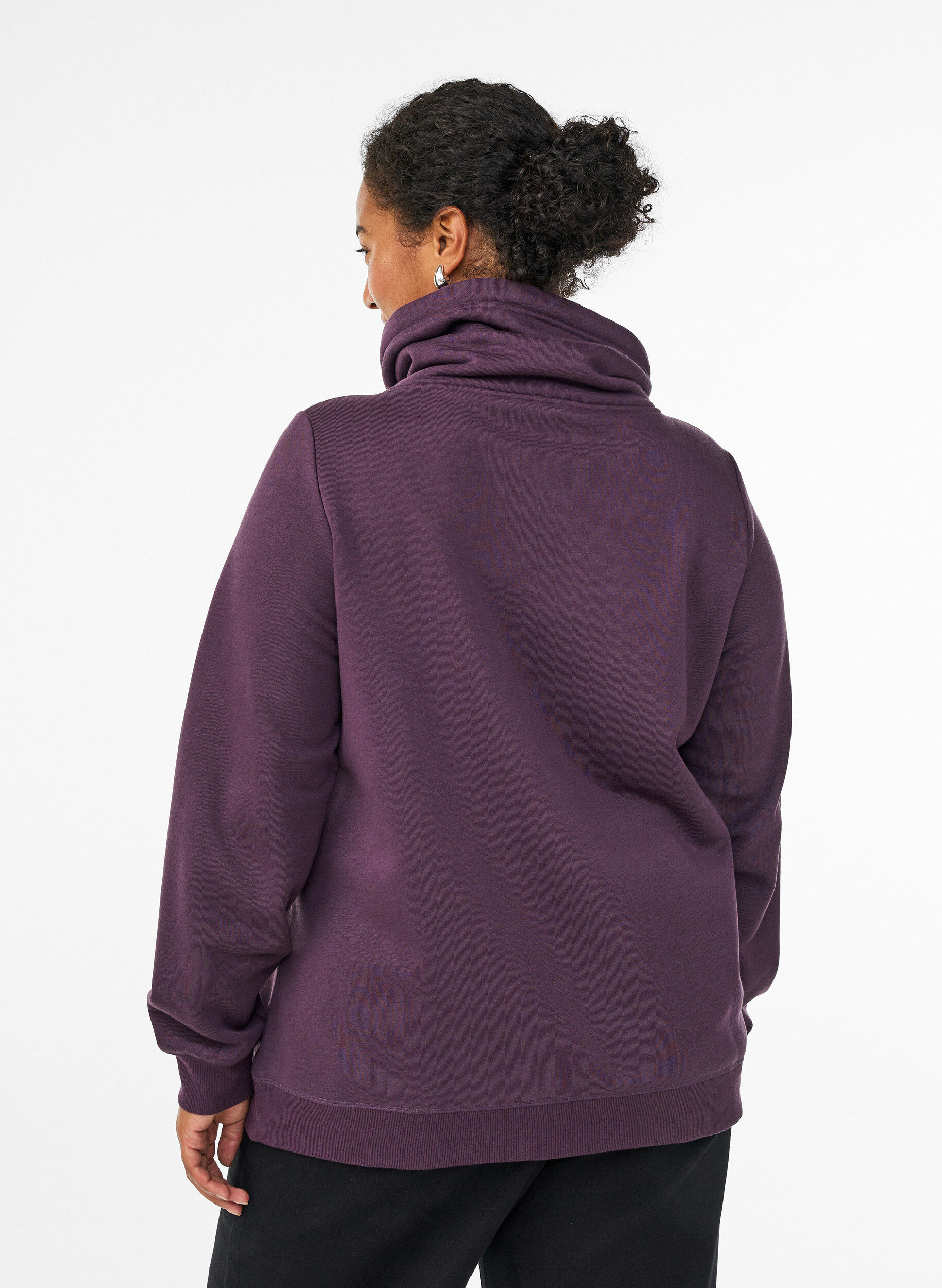 Zizzi Sweatshirt avec col montant et poches, Violet, Model image number 2