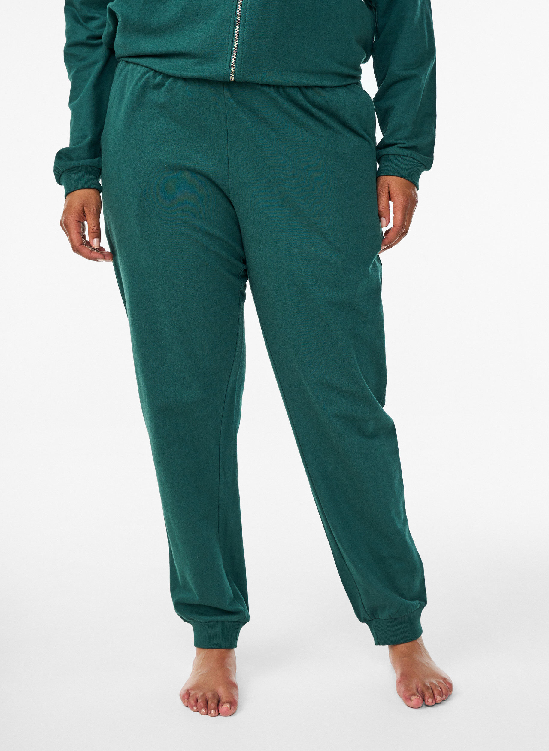 Zizzi Hoch taillierte Sweatpants aus Baumwolle, Gr&uuml;n, Model image number 2