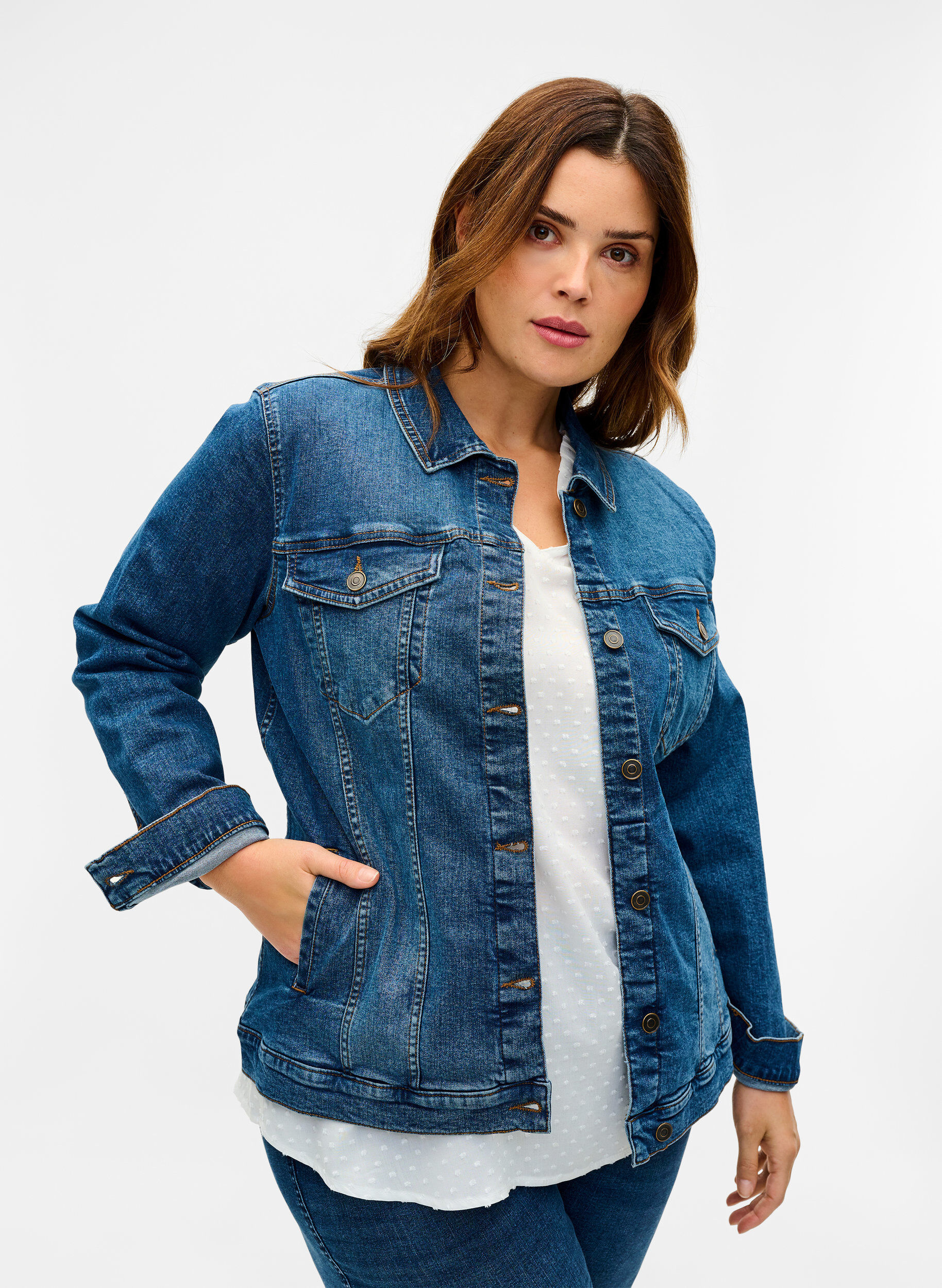 Zizzi Veste courte en jean en coton, Blue denim, Model image number 0