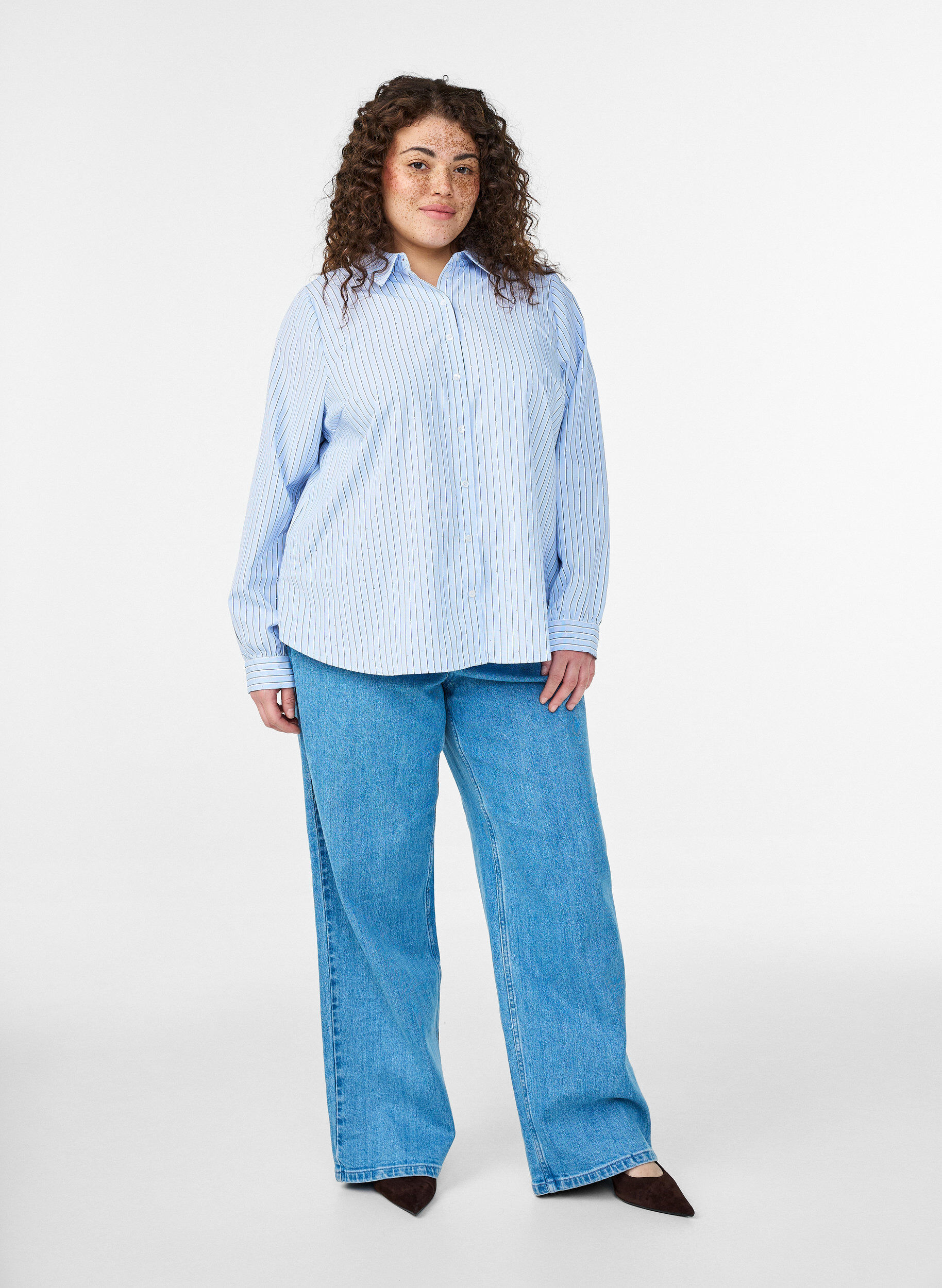 Zizzi Bluse mit Streifen und Nieten, Blau, Model image number 1