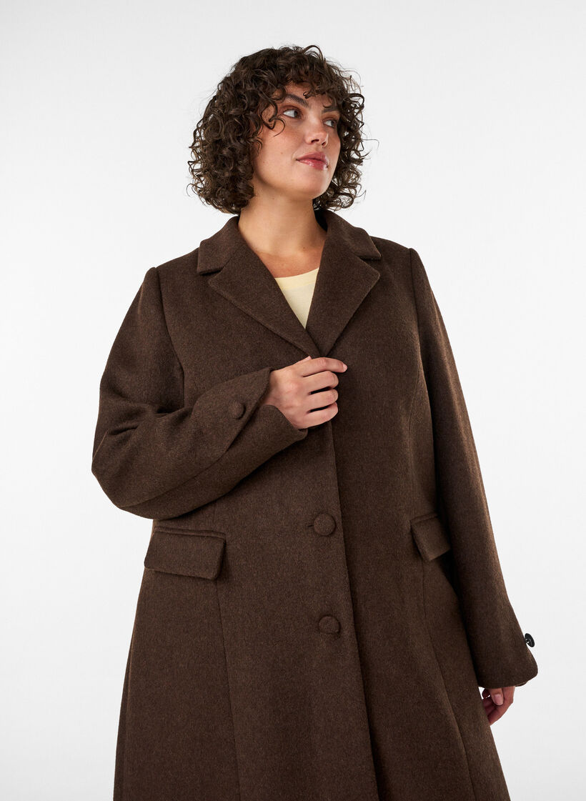 Manteau en m&eacute;lange de laine avec revers et boutons, Marron, Model