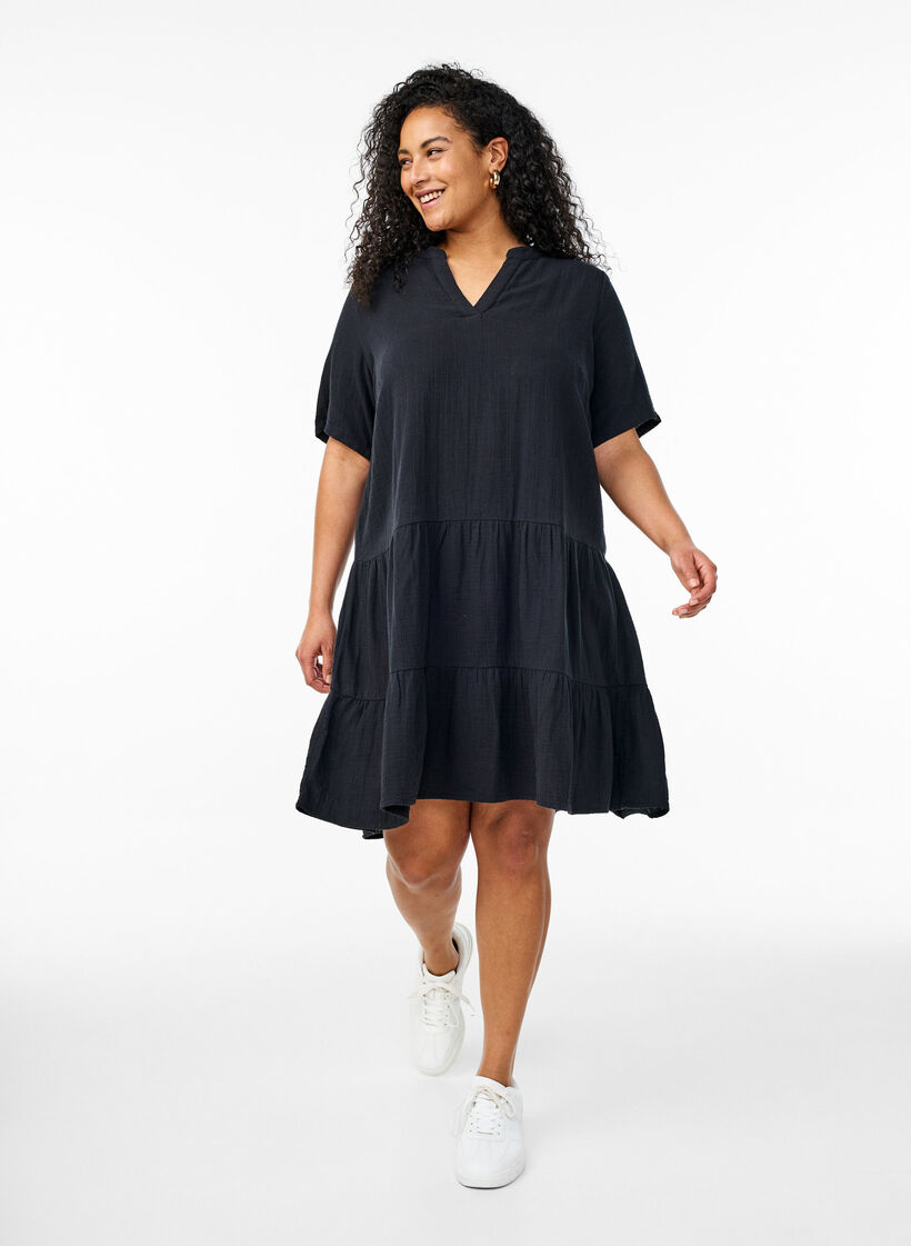 Robe courte &eacute;vas&eacute;e en mousseline de coton, Noir, Model image number 1