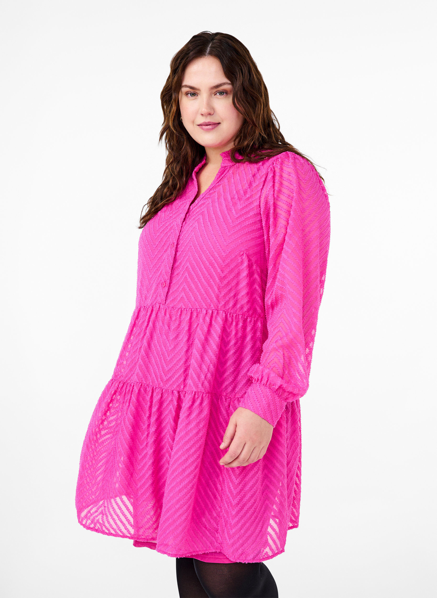 Zizzi Strukturiertes kurzes Kleid mit R&uuml;schenkragen, Magenta, Model image number 0