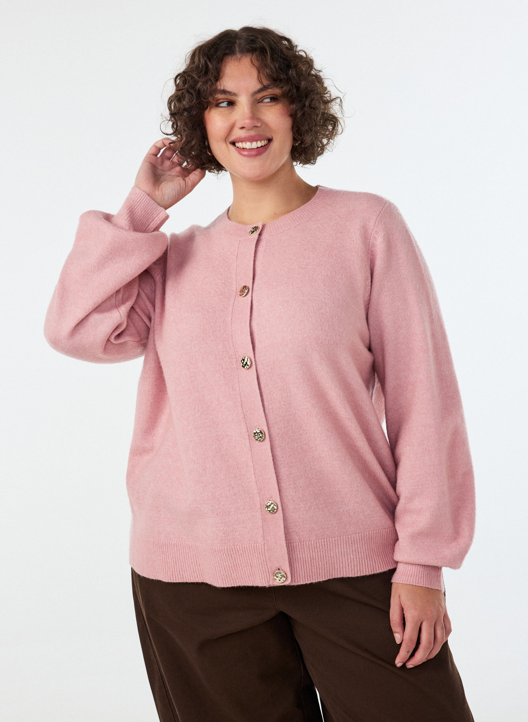 Strickjacke aus weichem Strick mit goldfarbenen Kn&ouml;pfen, Rot, Model