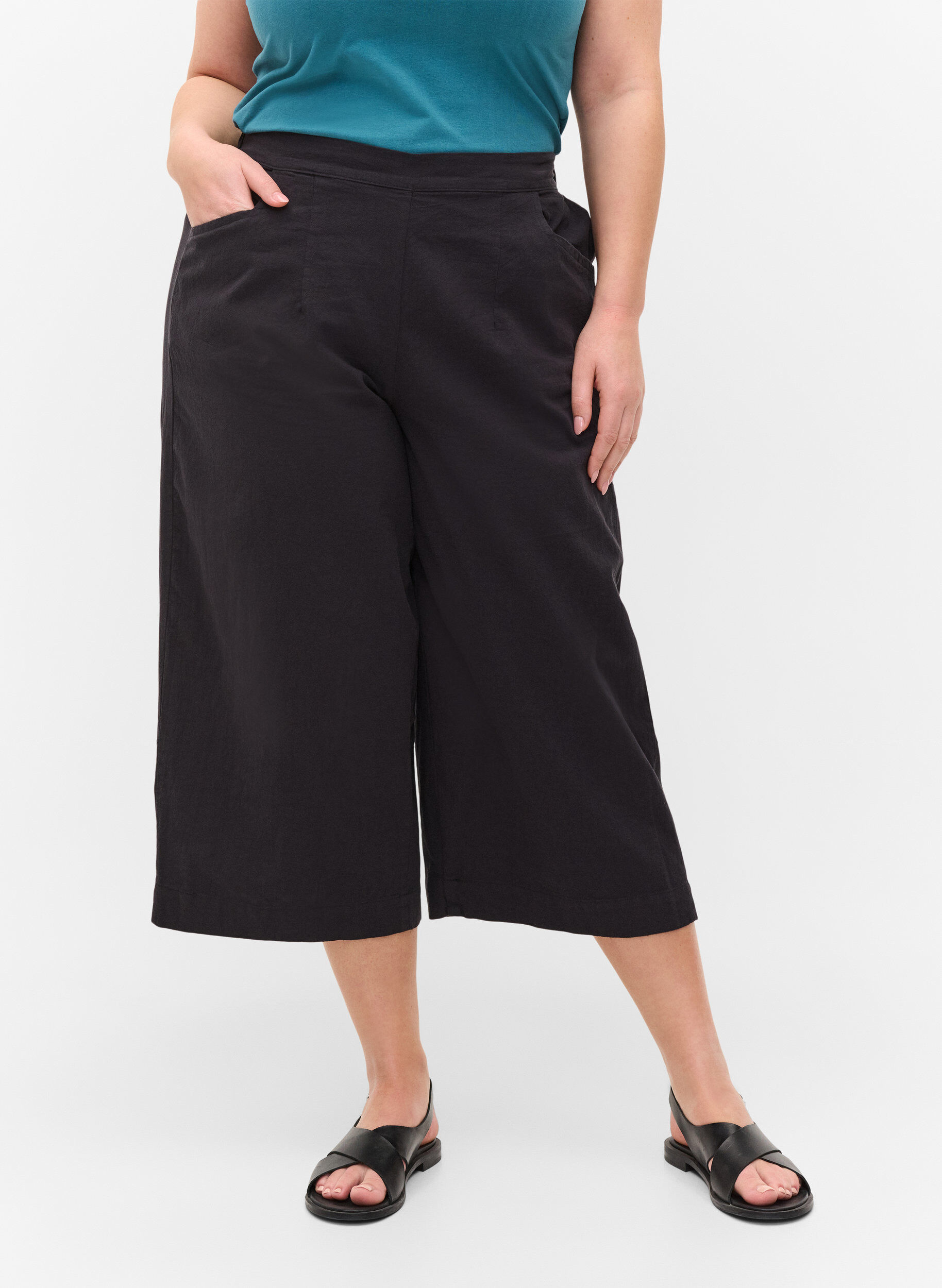 Zizzi Lockere Culottes aus Baumwolle, Black, Model image number 2