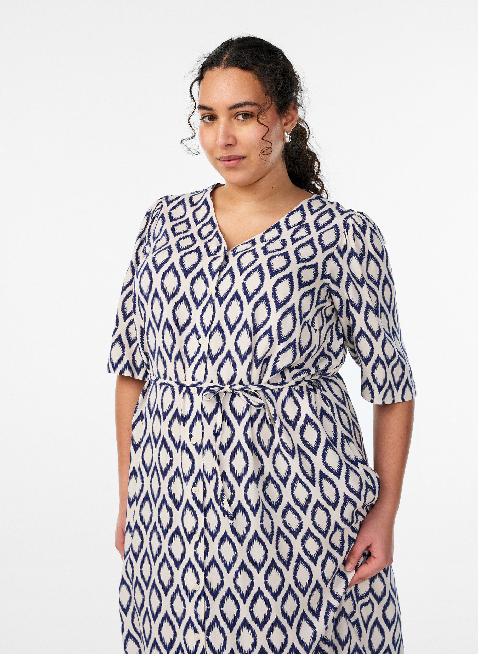 Zizzi Robe midi imprim&eacute;e &agrave; ceinture &agrave; nouer, Vanille, Model image number 2