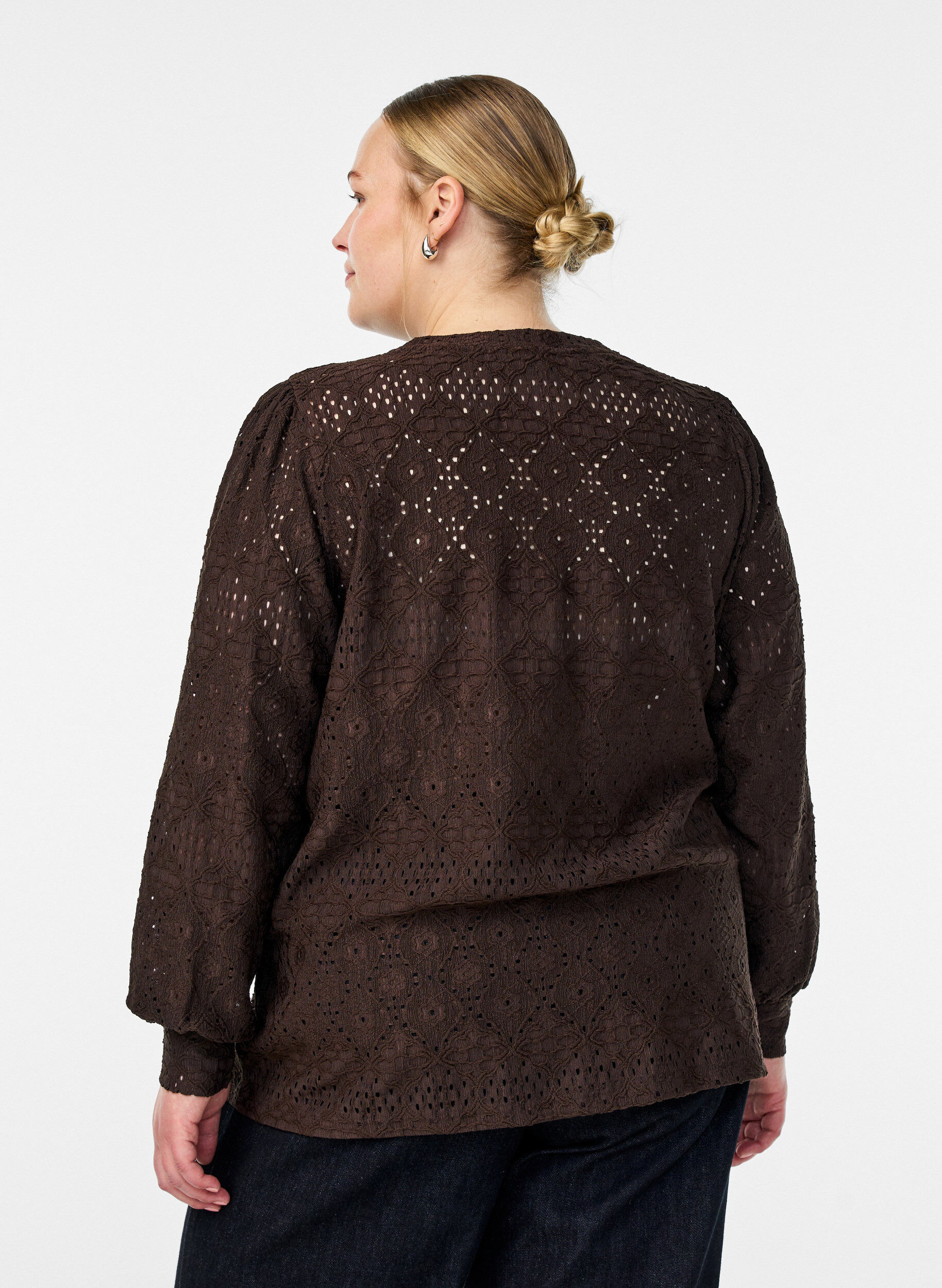 Zizzi Blouse &agrave; manches longues avec broderie ajour&eacute;e, Marron, Model image number 2