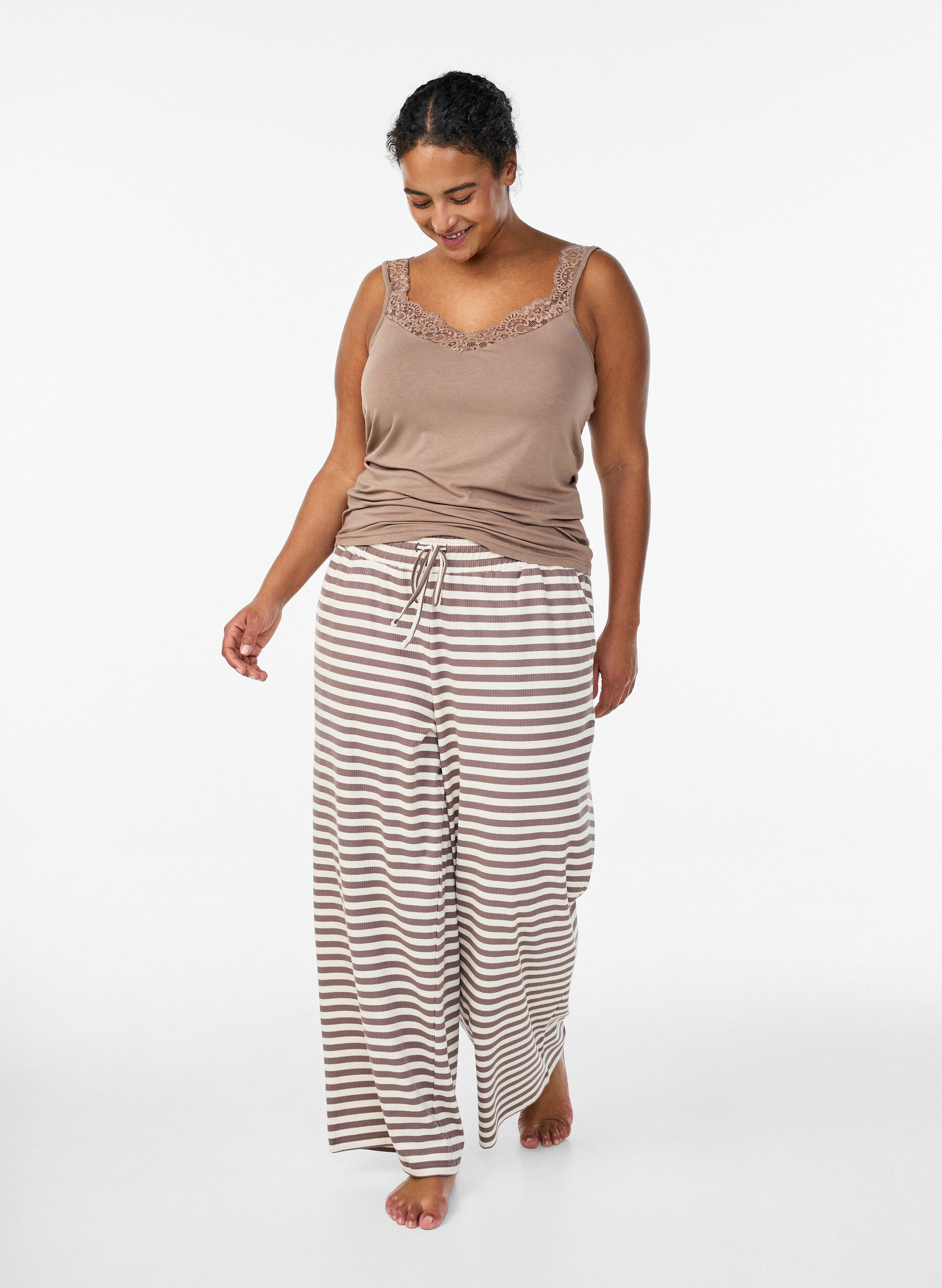 ZizziTop aus Viskose mit Spitze, Beige, Model image number 1