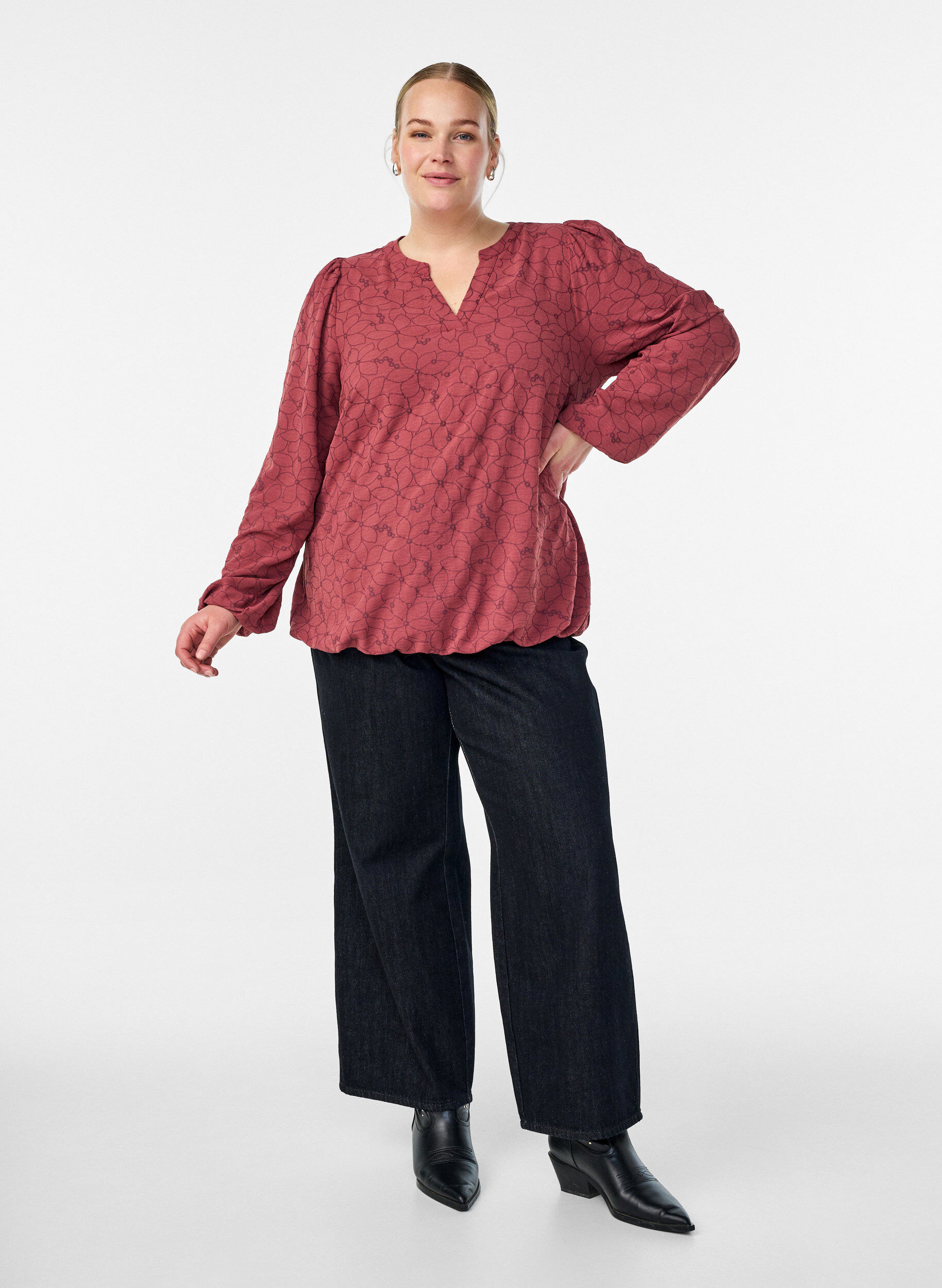 Zizzi Lang&auml;rmelige Bluse mit Blumenstickerei, Rot, Model image number 1