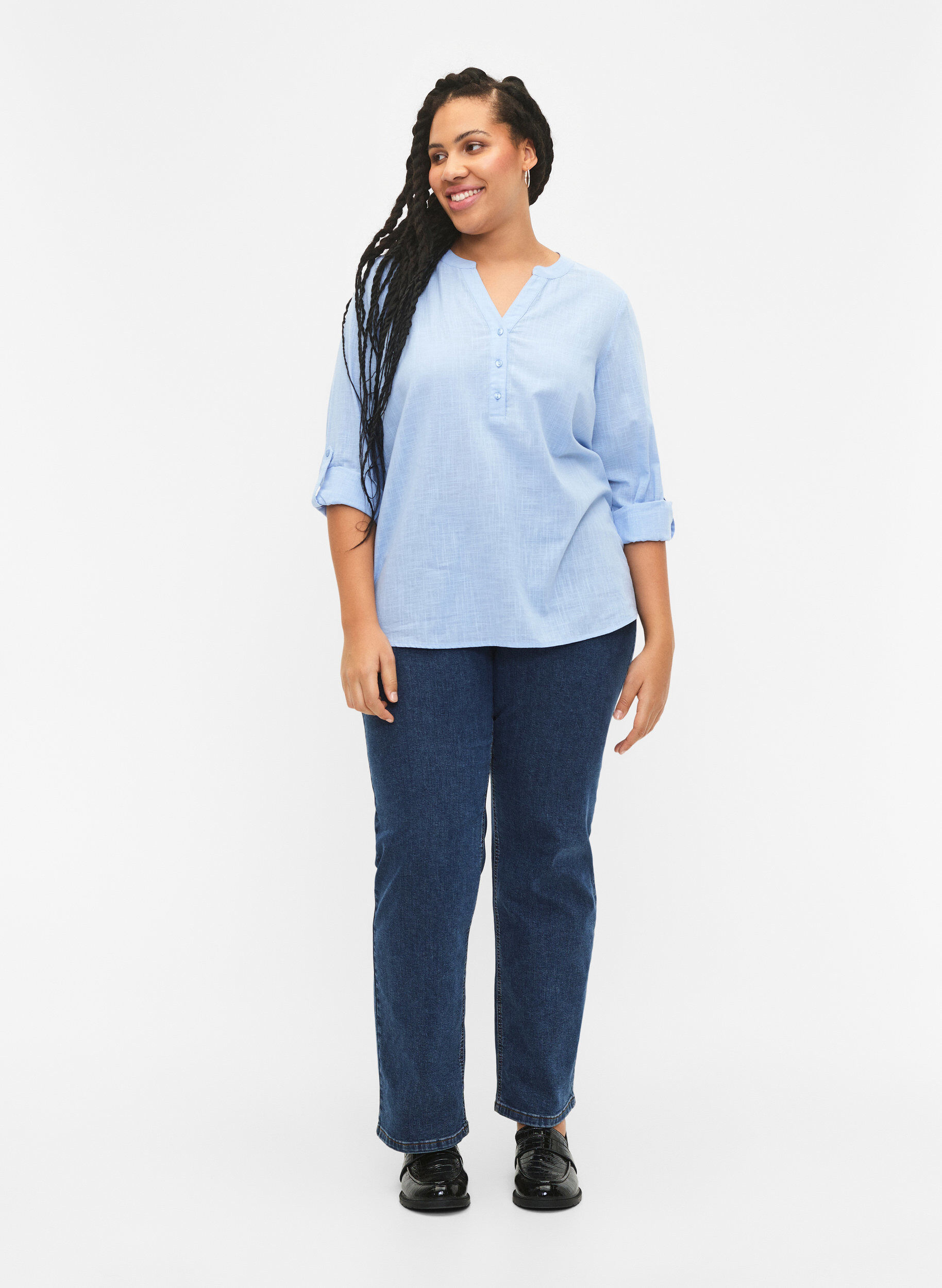 Zizzi Hemdbluse aus Baumwolle mit V-Ausschnitt, Serenity, Model image number 2