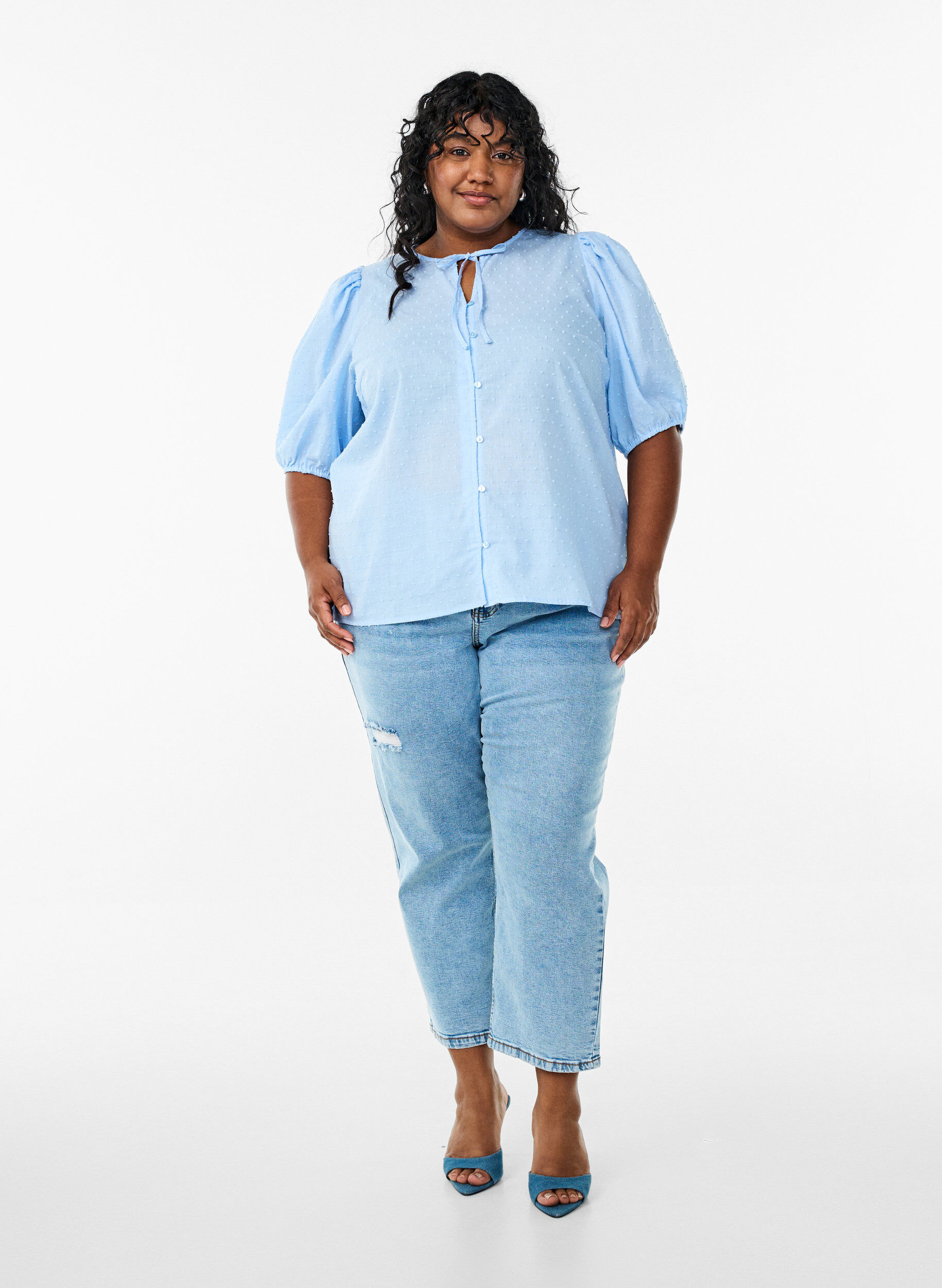 Zizzi Chemisier &agrave; cordon d'attache et &agrave; texture &agrave; pois, Bleu Clair, Model image number 1