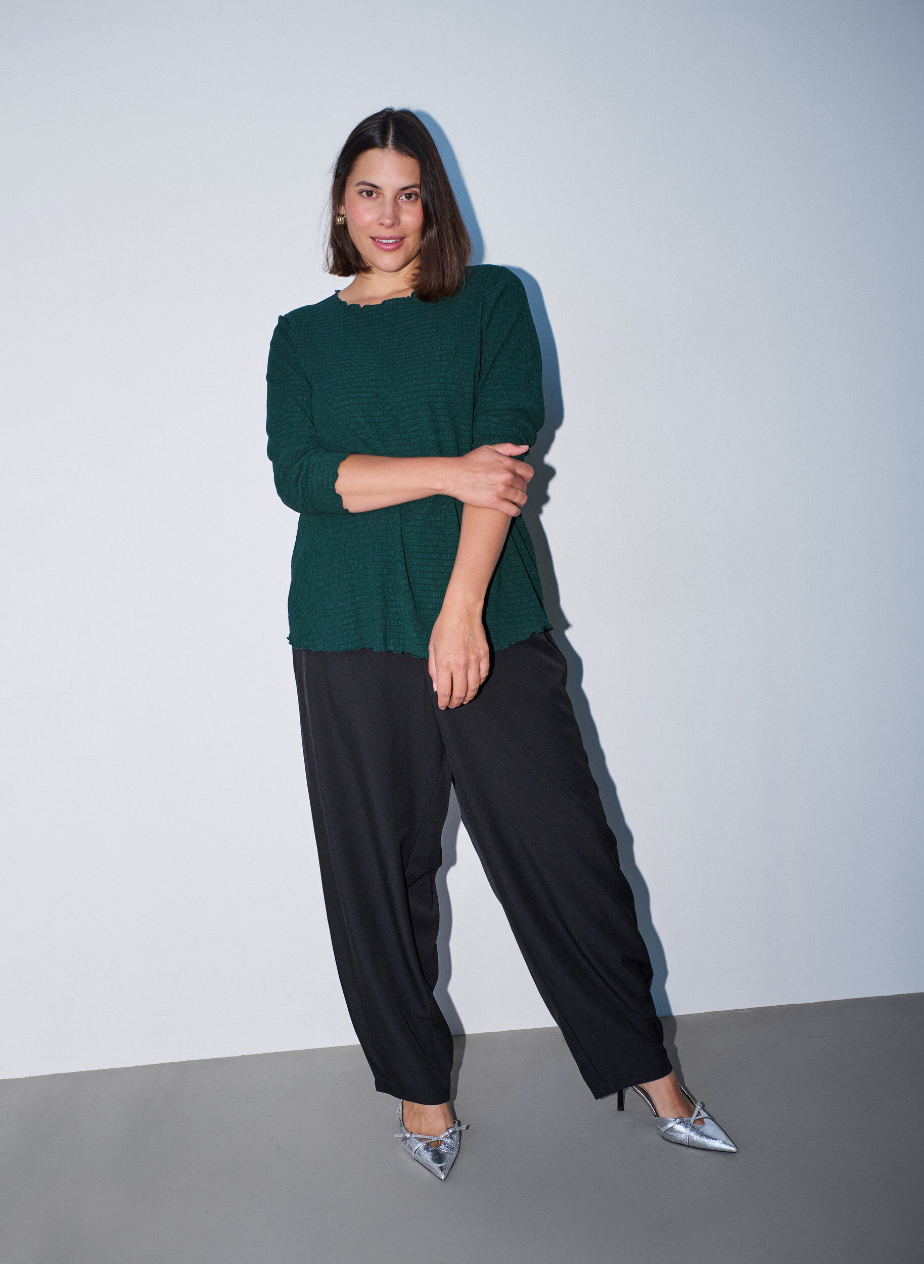 ZizziStrukturierte Bluse mit Wellenkanten, Gr&uuml;n, Model image number 1
