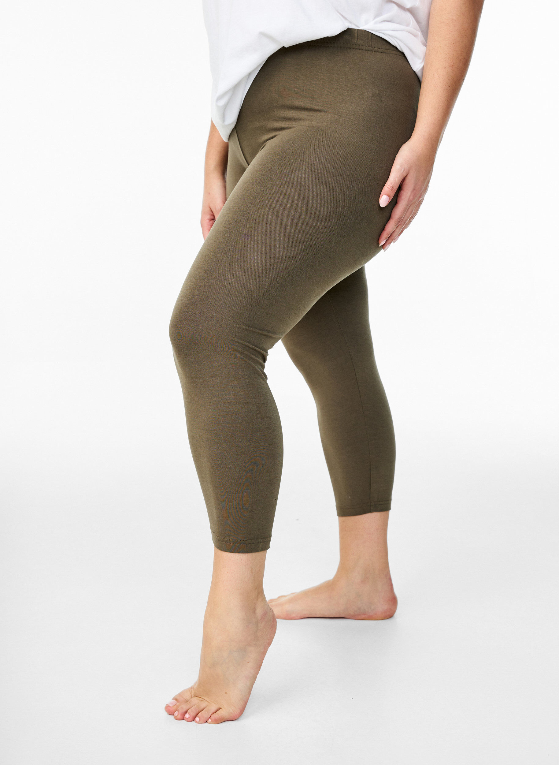 Zizzi Basic 3/4 Leggings aus Viskose, Gr&uuml;n, Model image number 0