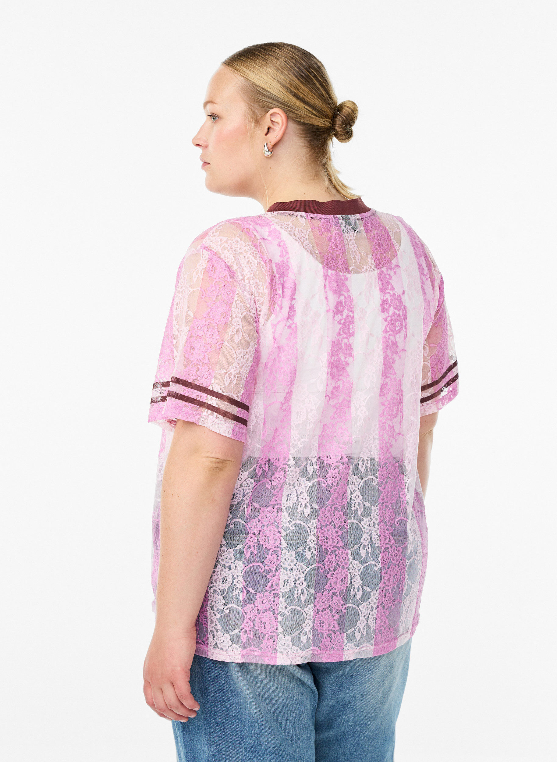 Zizzi Bluse mit Spitzendetails und Statement-Print, Rot, Model image number 2