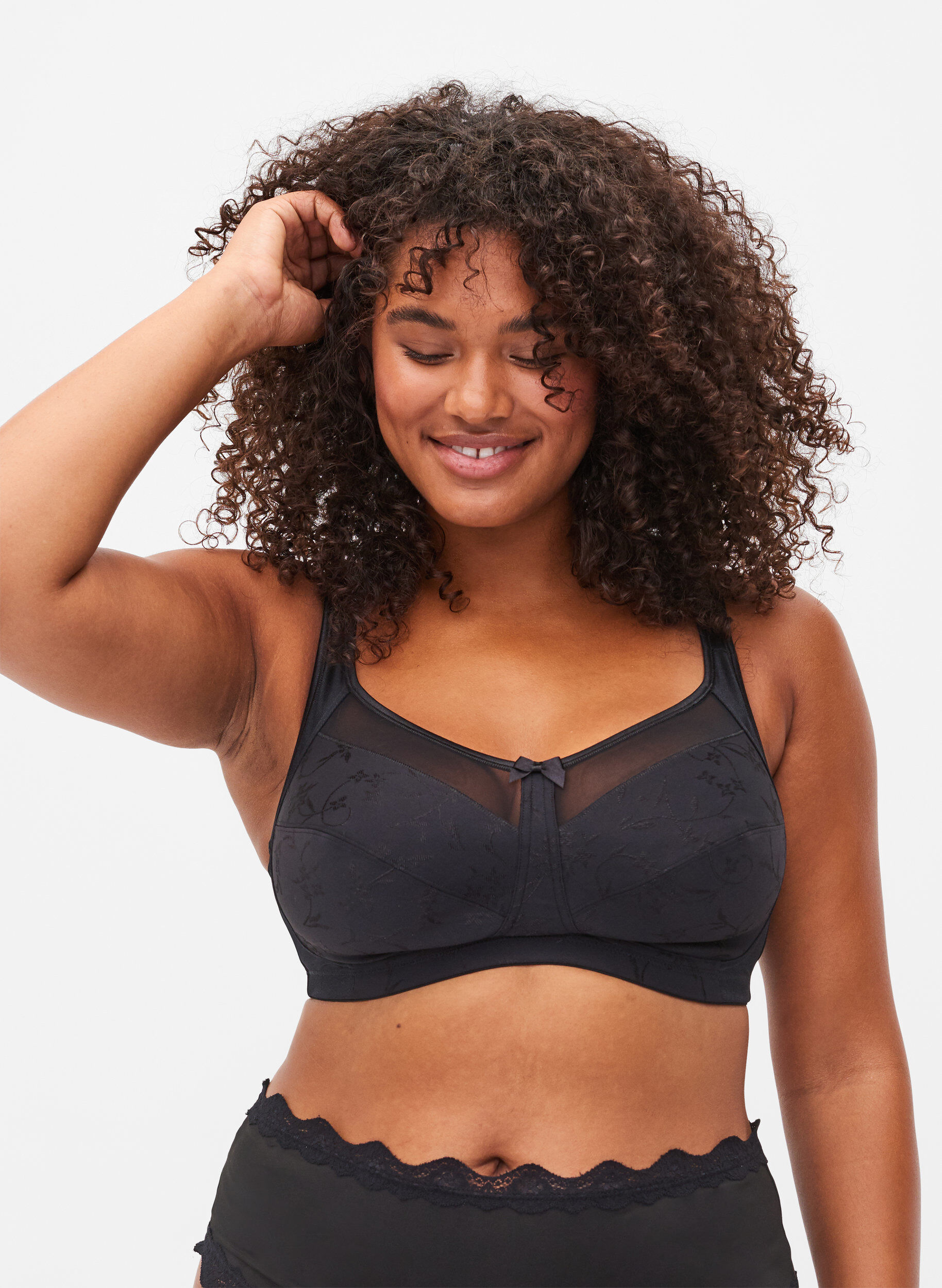 Zizzi Soutien-gorge avec d&eacute;tails en maille, Black, Model image number 0