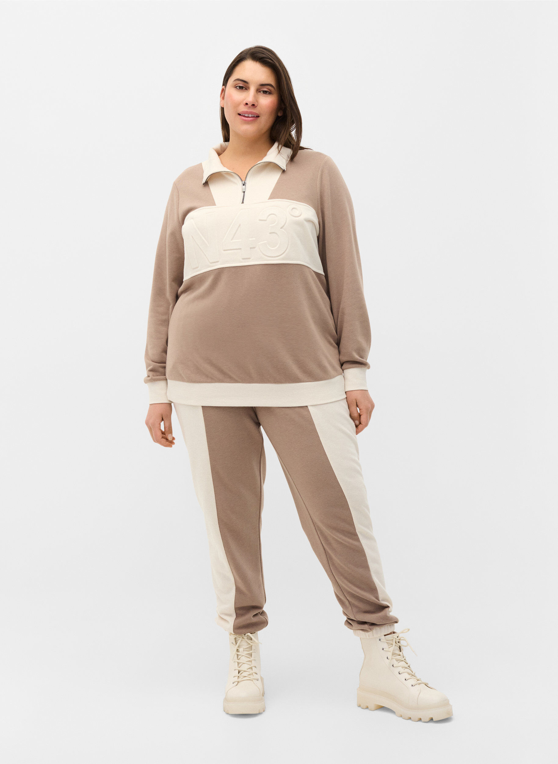 Zizzi Sweatshirt mit Colour-Block, Timber Wolf/Birch, Model image number 0