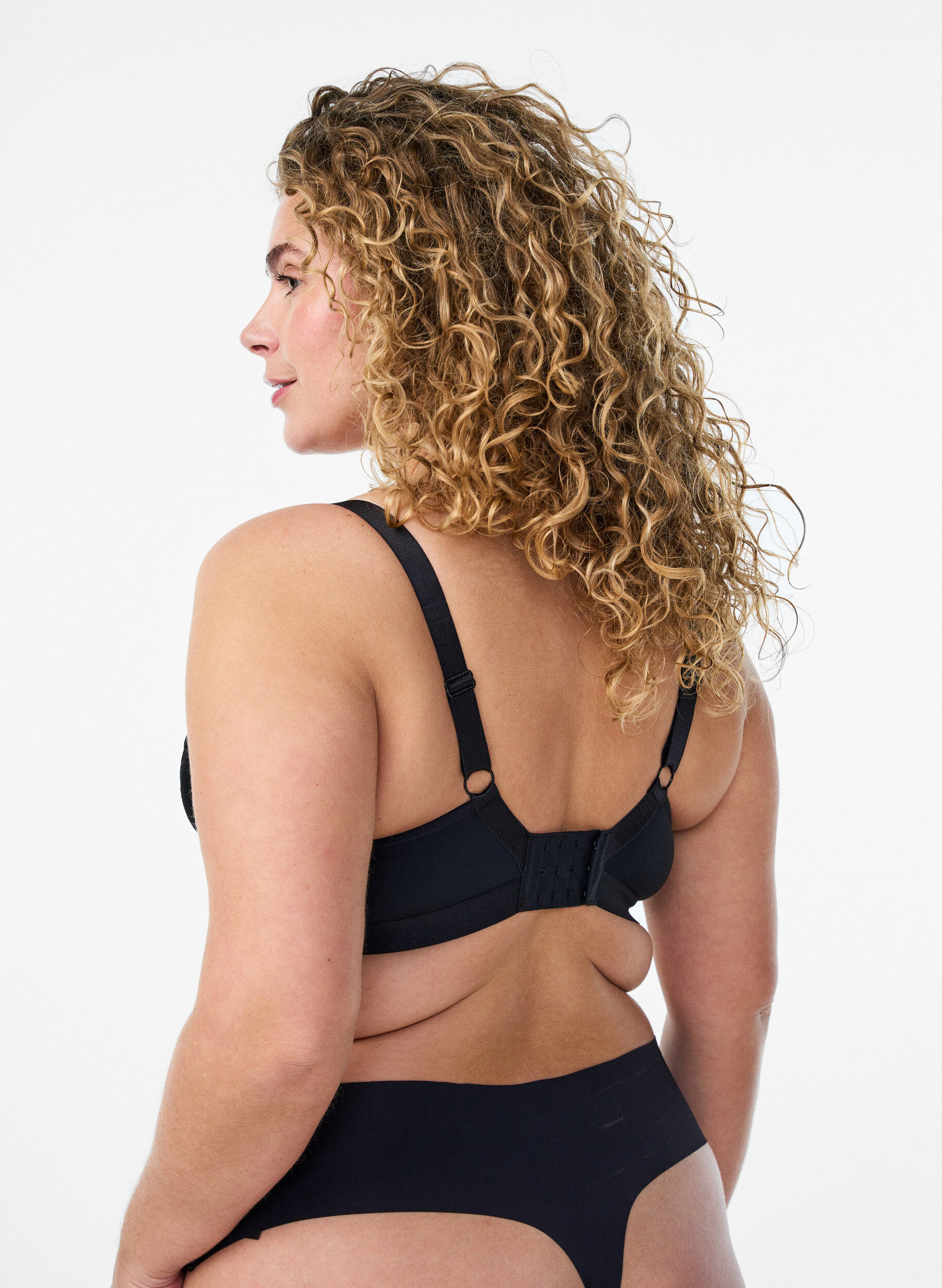 Zizzi B&uuml;gelloser BH mit Spitze, Schwarz, Model image number 2