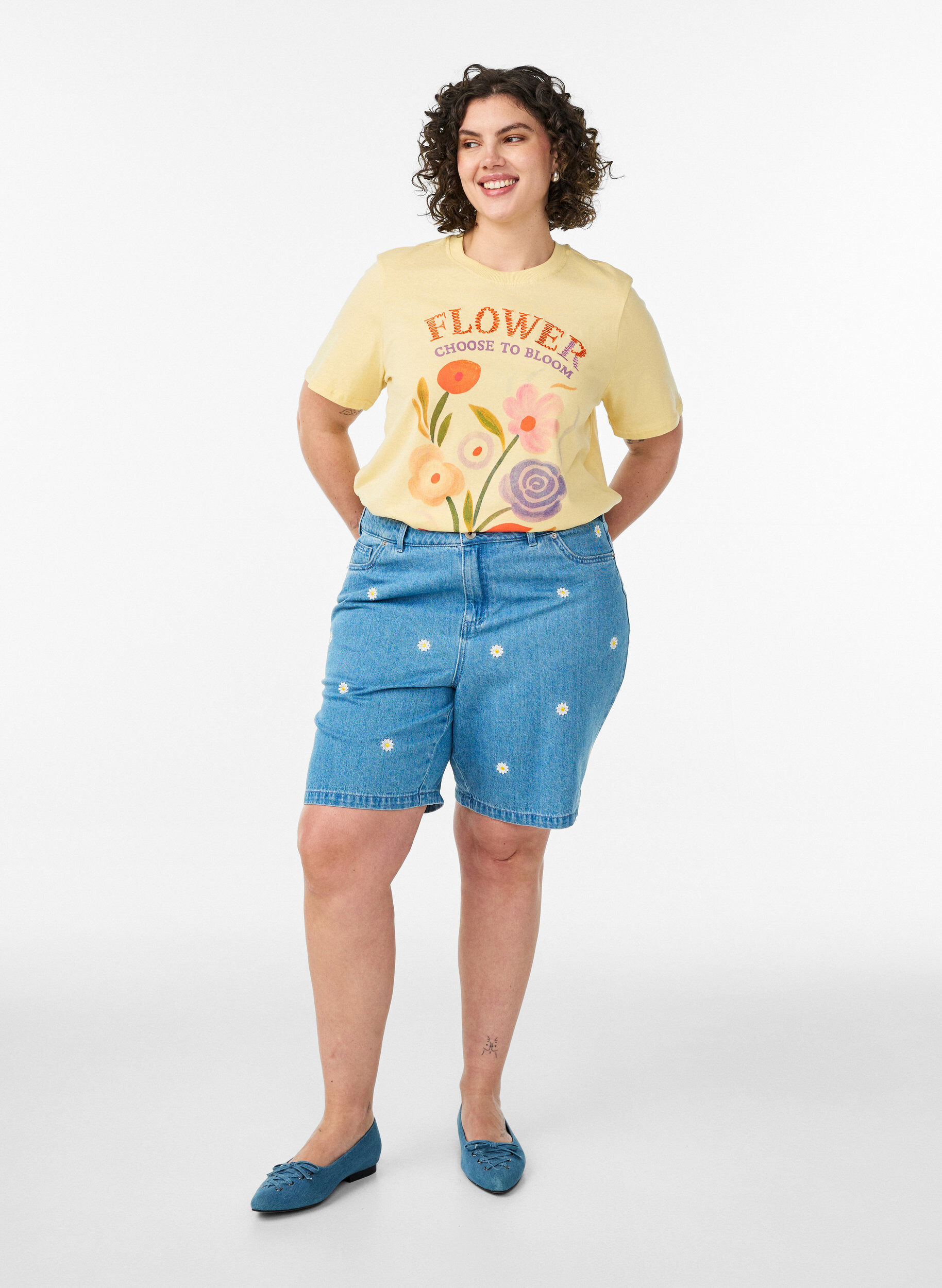 ZizziT-Shirt aus Baumwolle mit Print, Gelb, Model image number 1