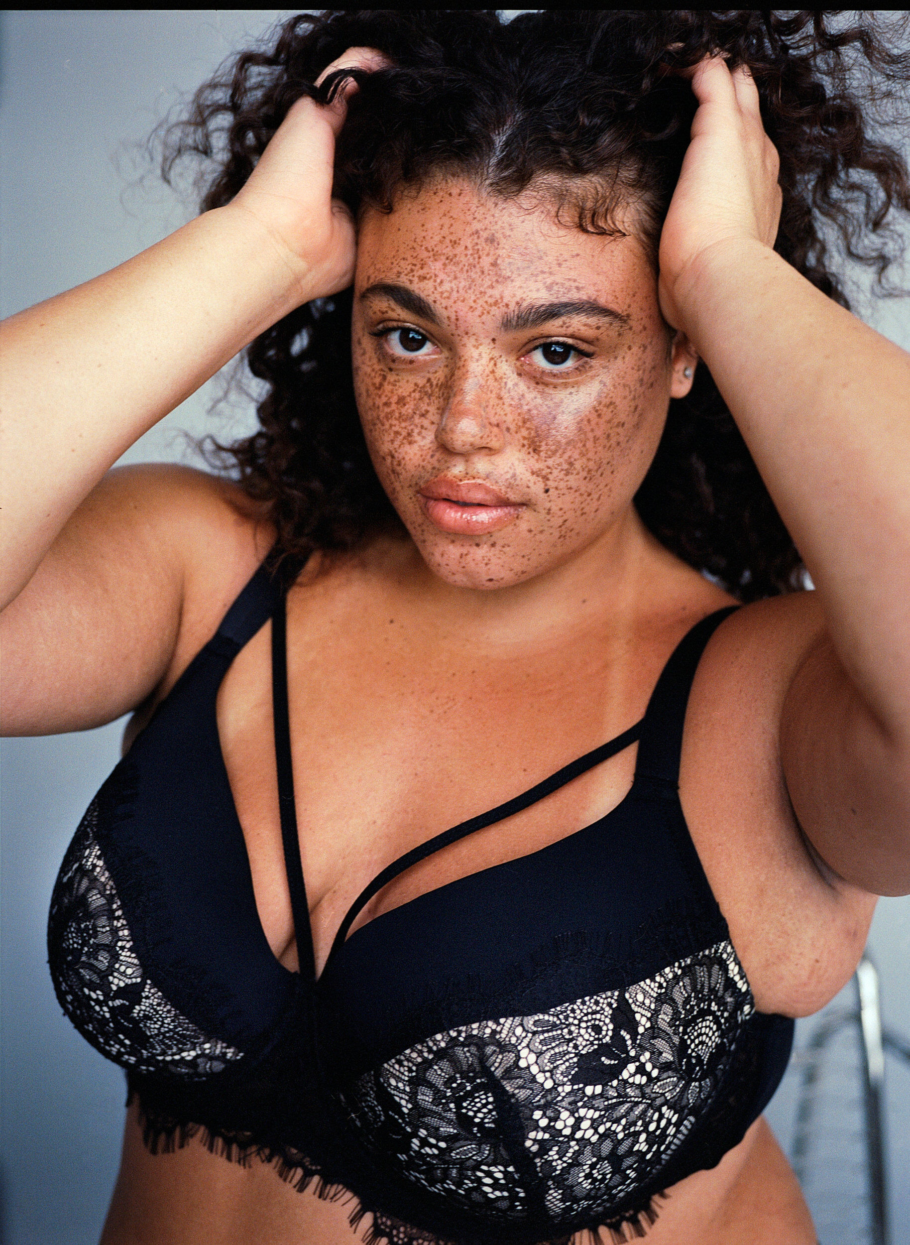 Zizzi Gepolsterter BH mit Spitze und Schn&uuml;rung, Black, Image image number 0