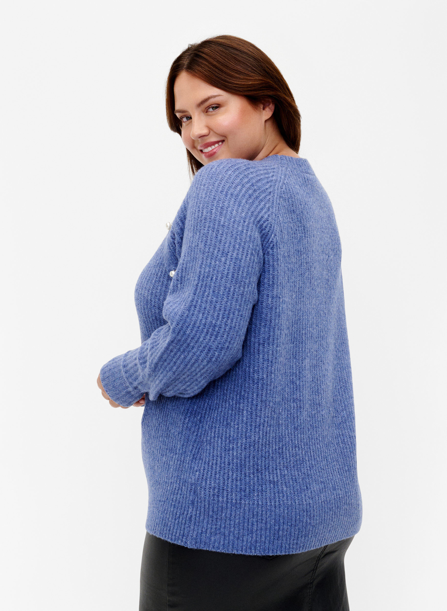 Zizzi Melange-Pullover mit perlenbesetzten Kn&ouml;pfen, Coastal Fjord Mel., Model image number 1