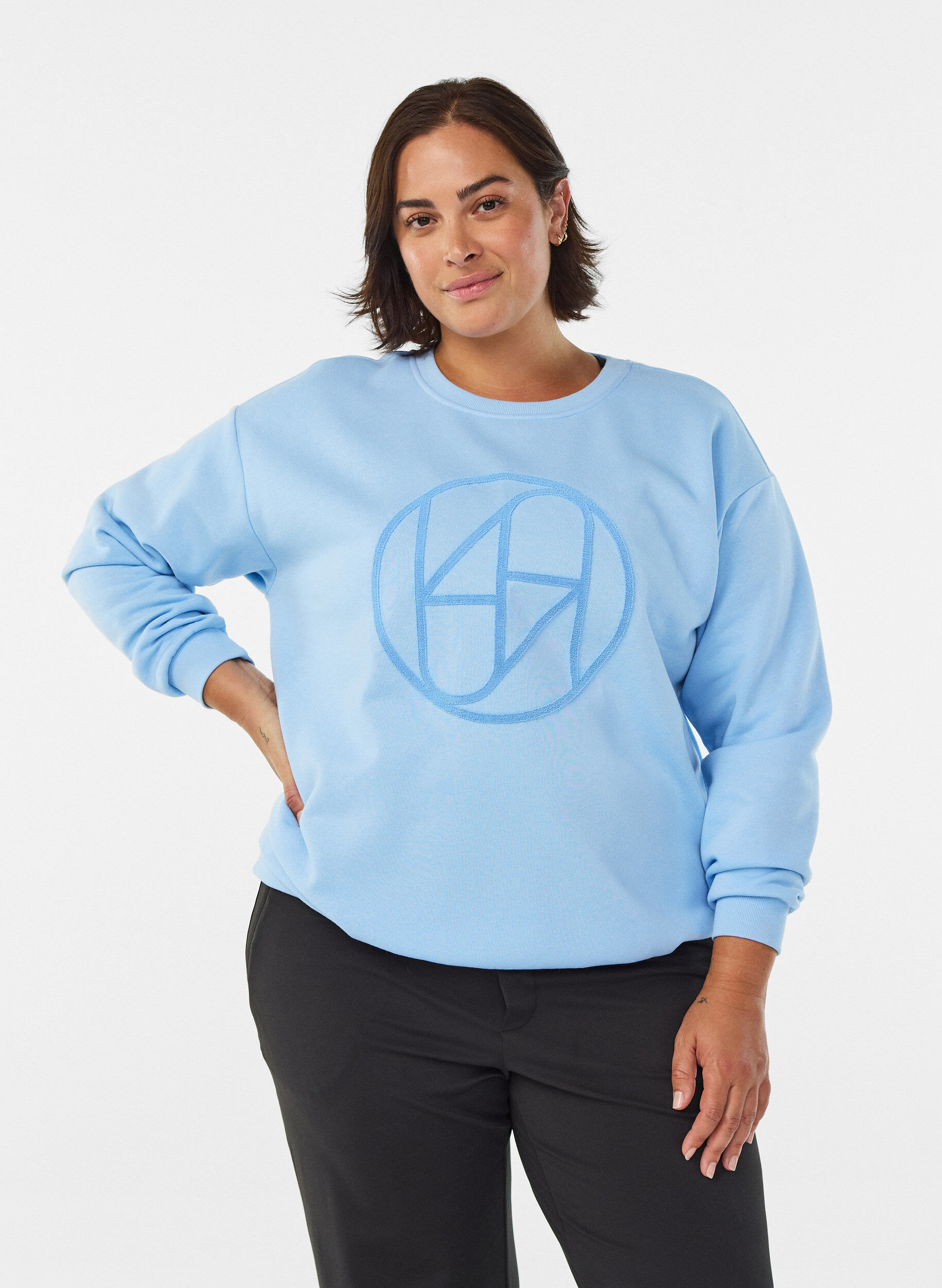 Zizzi Sweatshirt mit Frottee-Logo, Blau, Model image number 0