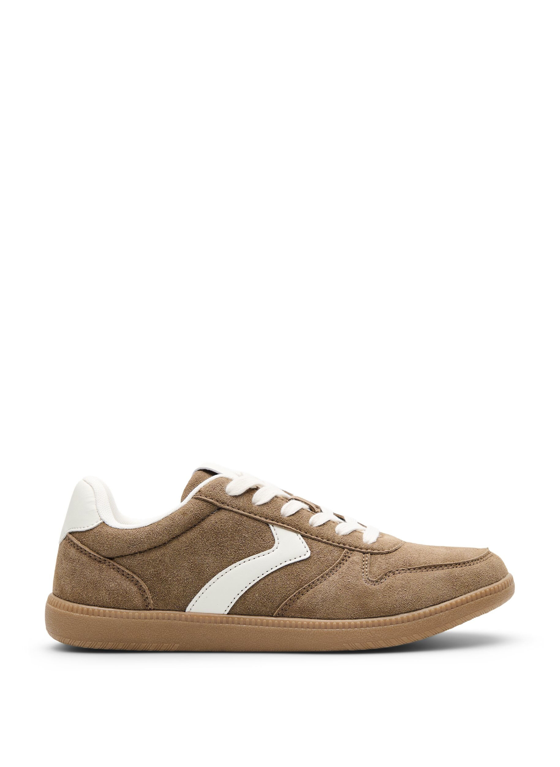 Baskets en faux daim
