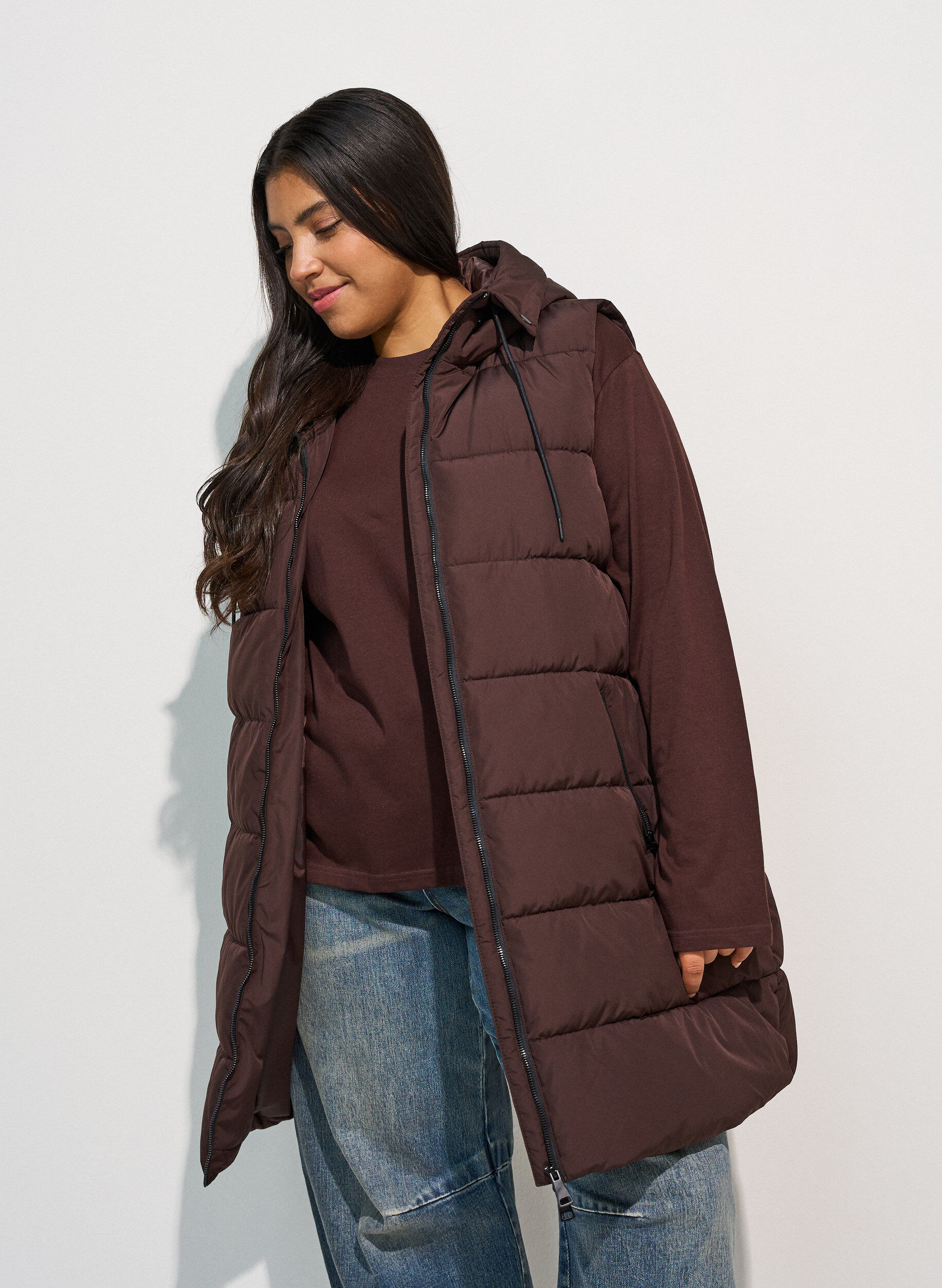 ZizziGilet long avec capuche et poches, Marron, Model image number 3