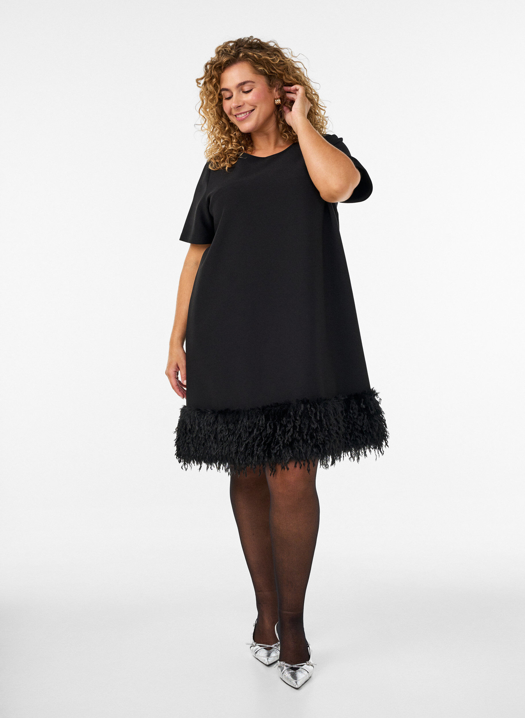 ZizziRobe courte en jersey avec finitions en plumes, Noir, Model image number 1