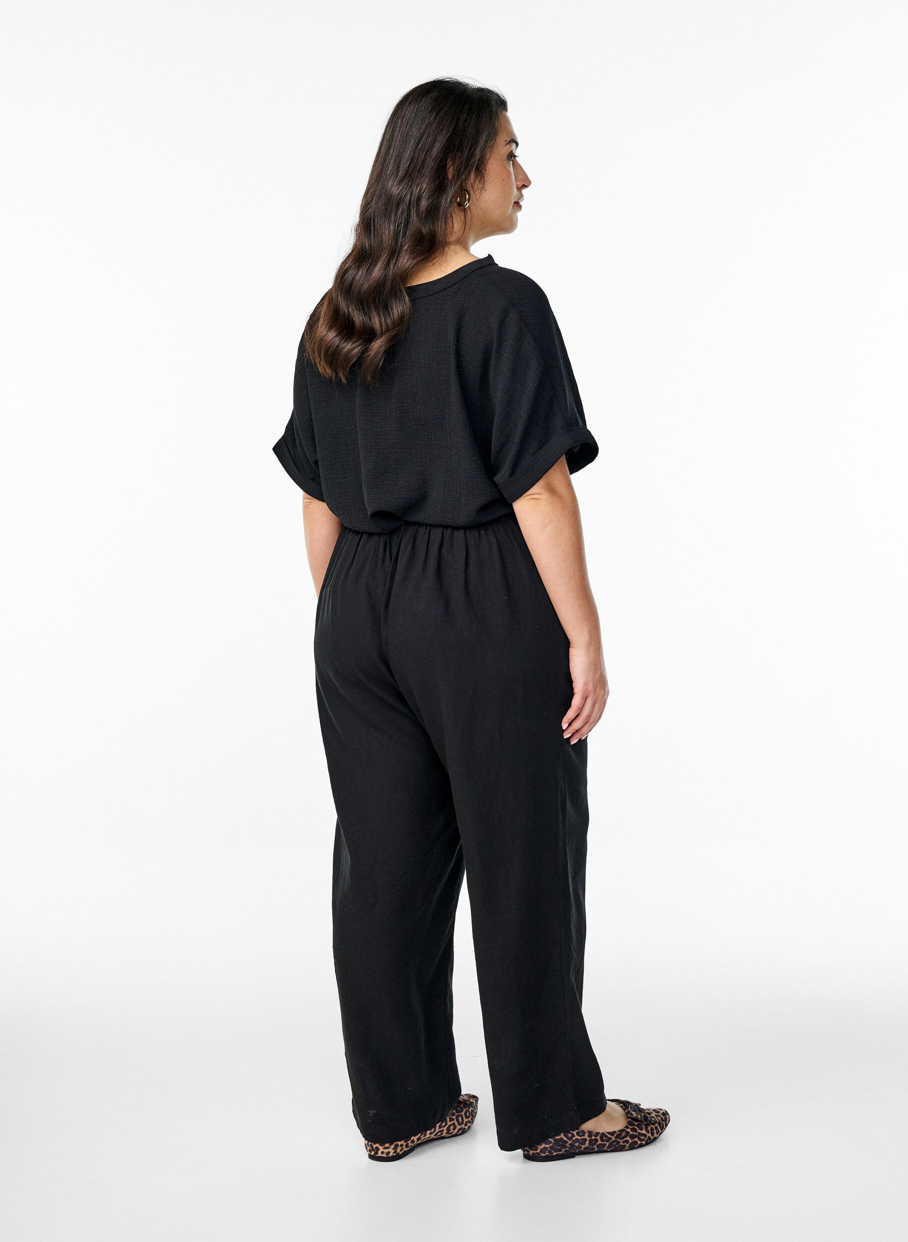 Zizzi Pantalon ample en lin et viscose, Noir, Model image number 1