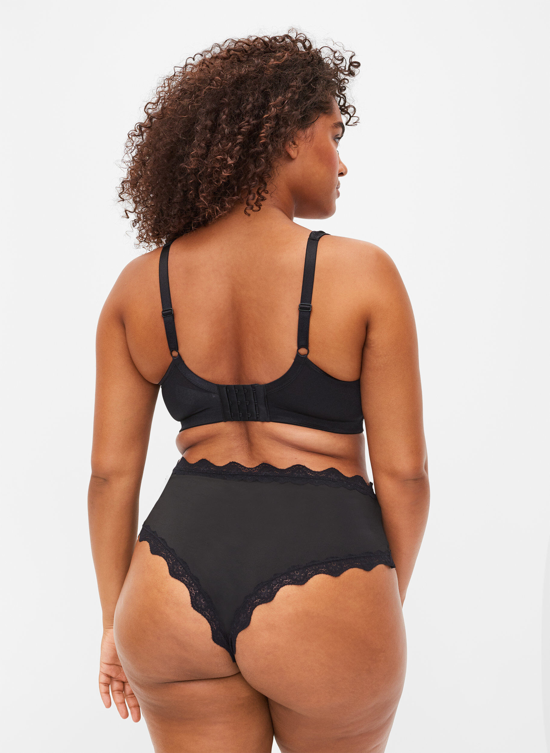 Zizzi Soutien-gorge avec d&eacute;tails en maille, Black, Model image number 1