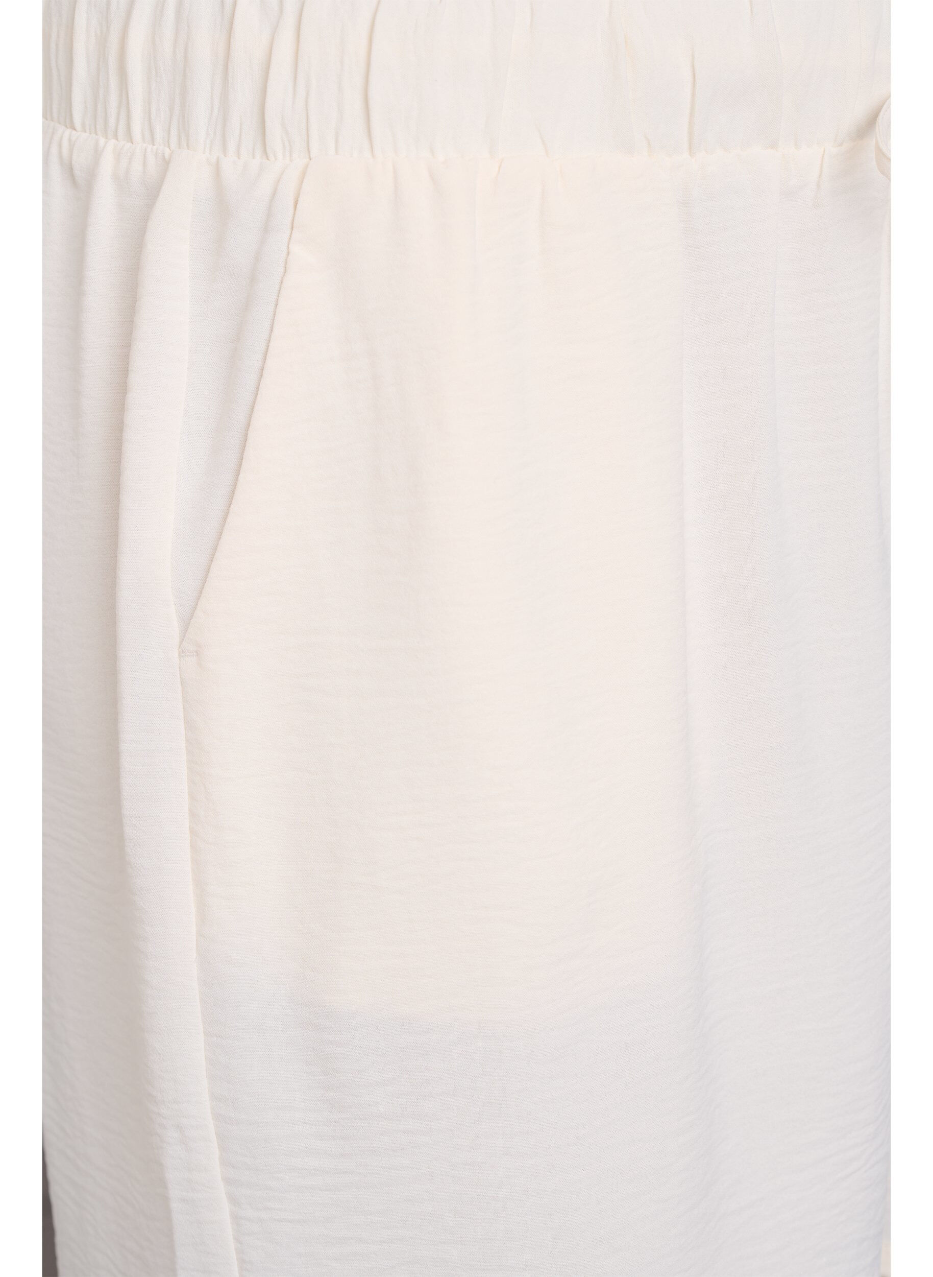 Zizzi Kurze Hose mit Taschen und elastischem Bund., Vanille, Packshot image number 2