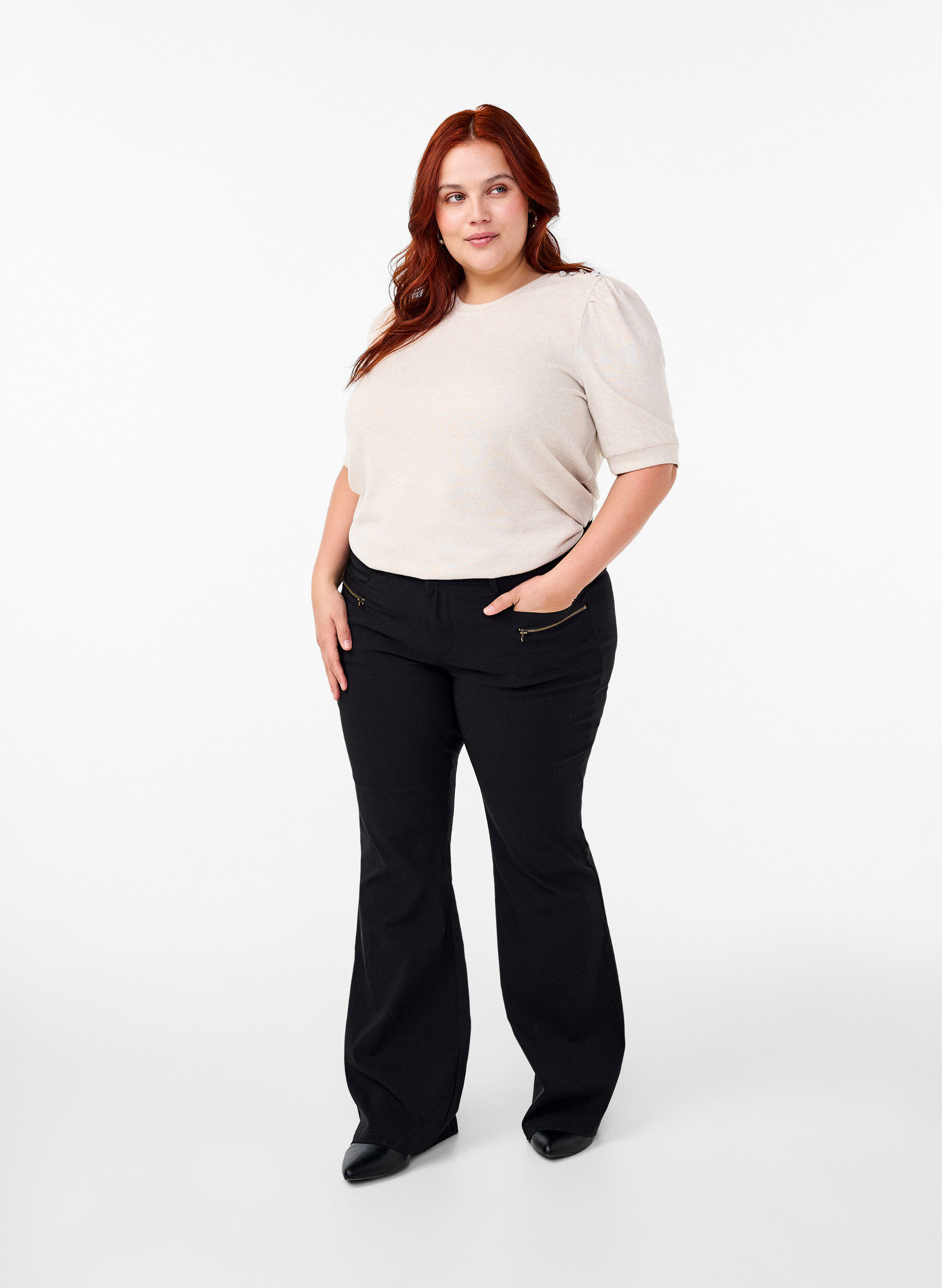 Zizzi Bluse mit Knopfdetail und kurzen Puff&auml;rmeln, Beige, Model image number 1