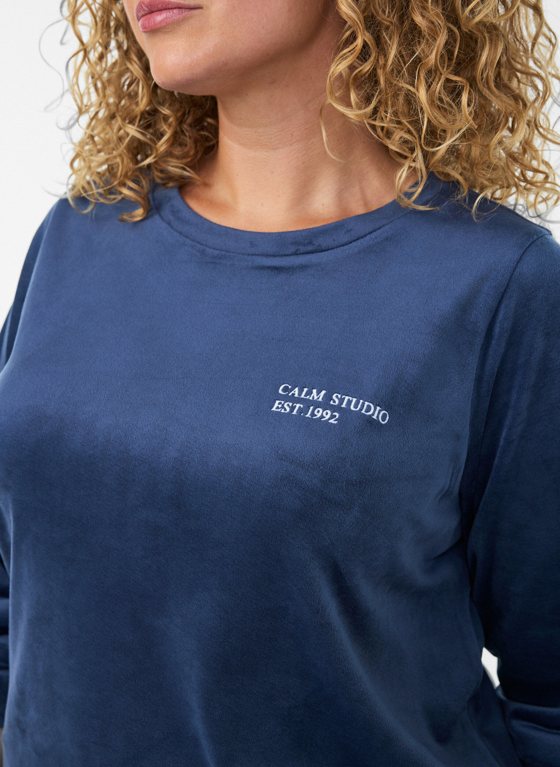 ZizziBlouse en velours avec texte brod&eacute;, Bleu, Model image number 3