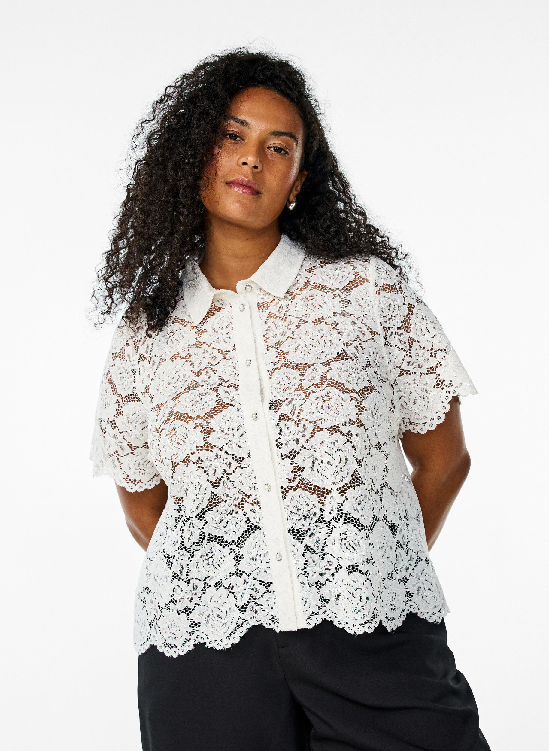 Zizzi Spitzen blusenshirt mit perlenkn&ouml;pfen, Vanille, Model image number 0