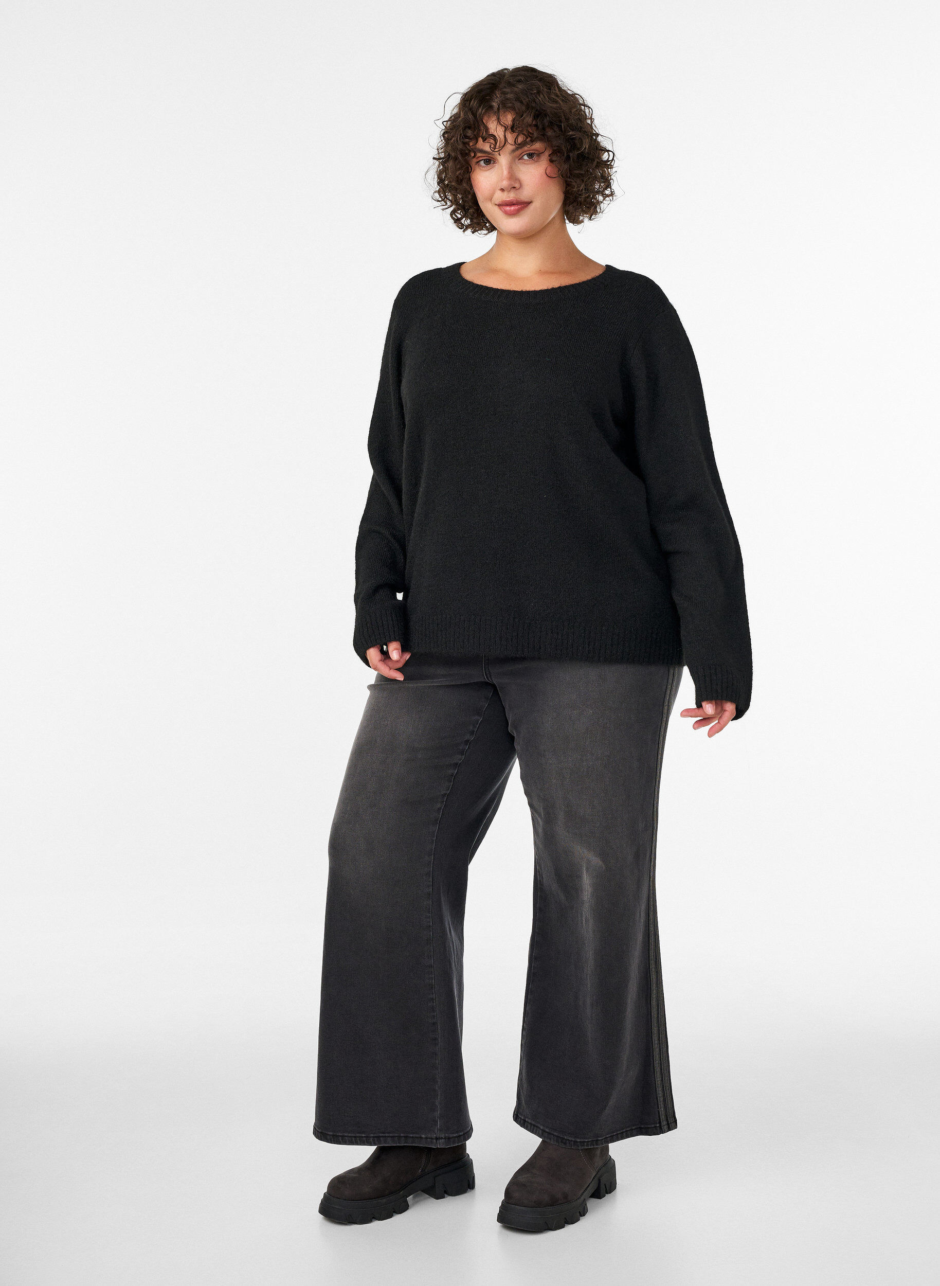 Jeans in weiter Passform mit vertikalen Denimdetails, Grau, Model