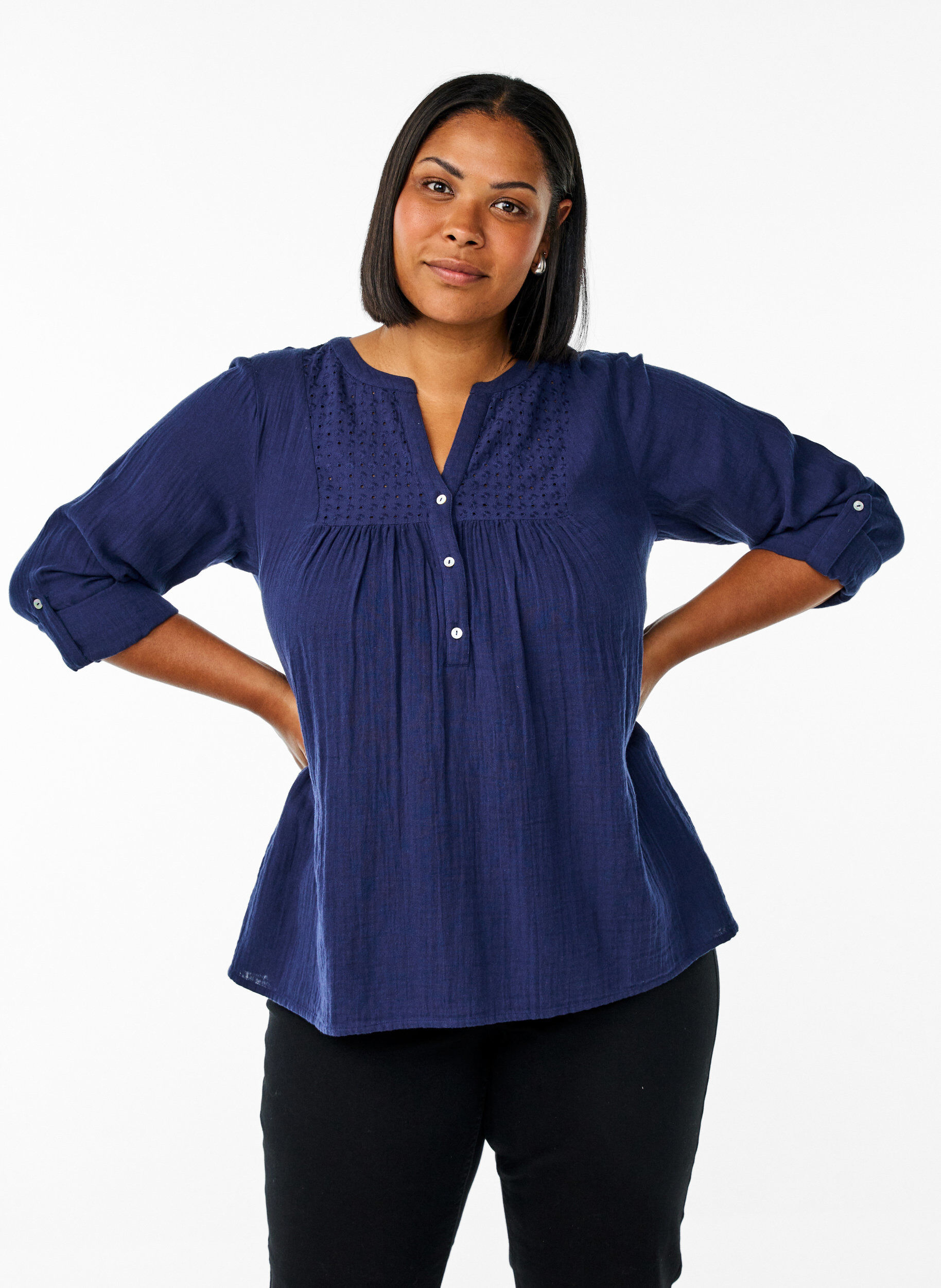 Zizzi Blouse en mousseline de coton avec broderie anglaise, Bleu, Model image number 0