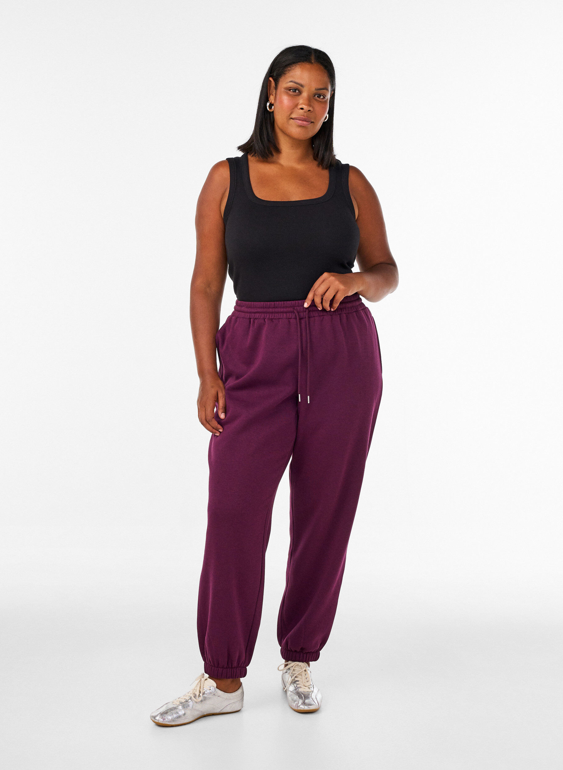 Hoch taillierte Sweatpants mit Kordelzug, Lila, Model