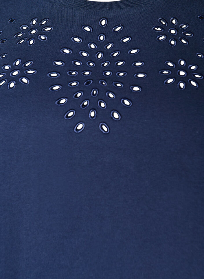 T-Shirt aus Bio-Baumwolle mit Lochstickerei, Blau, Packshot image number 2