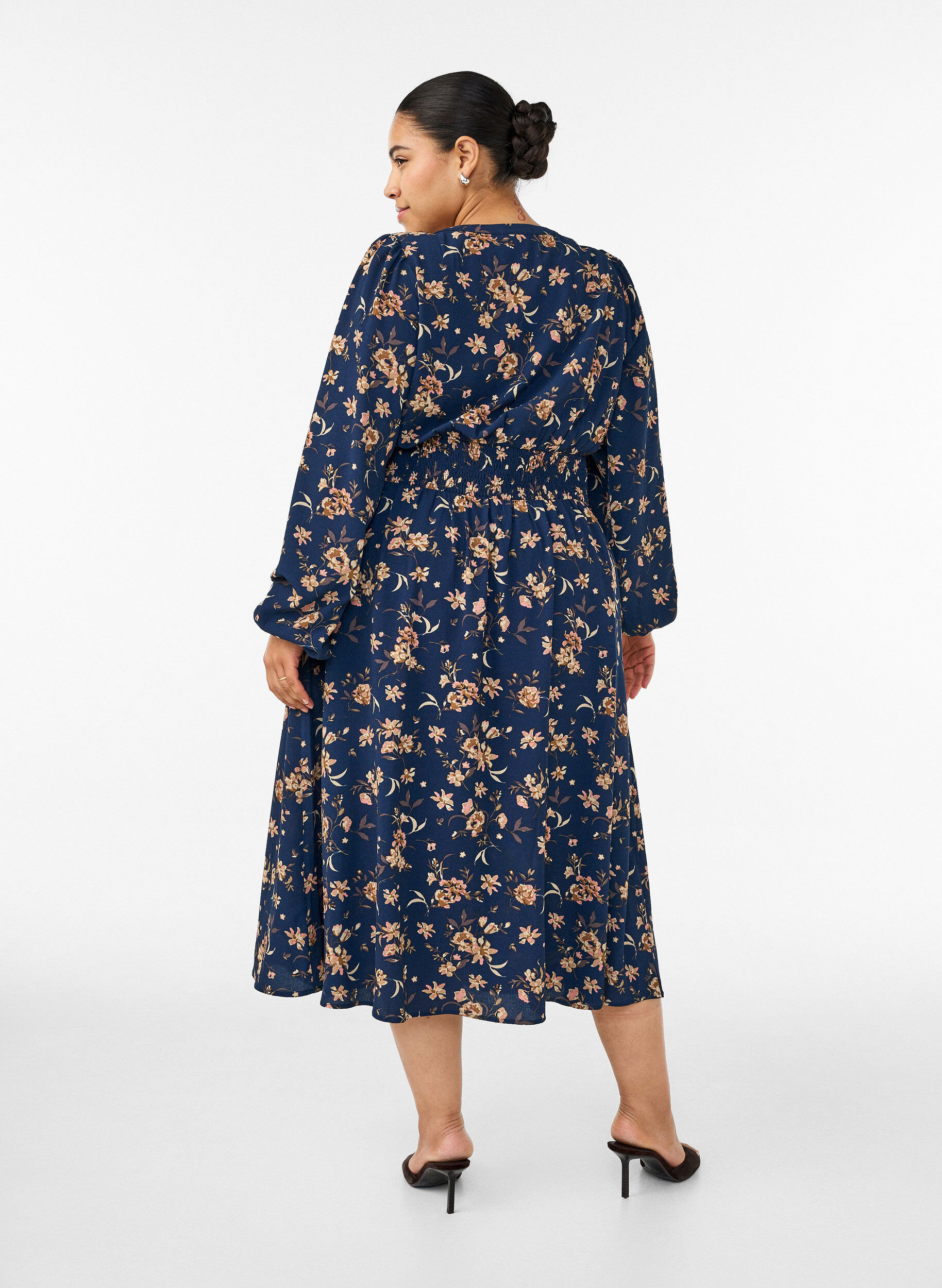 ZizziMidikleid mit Smock und Zierkn&ouml;pfen, Blau, Model image number 1