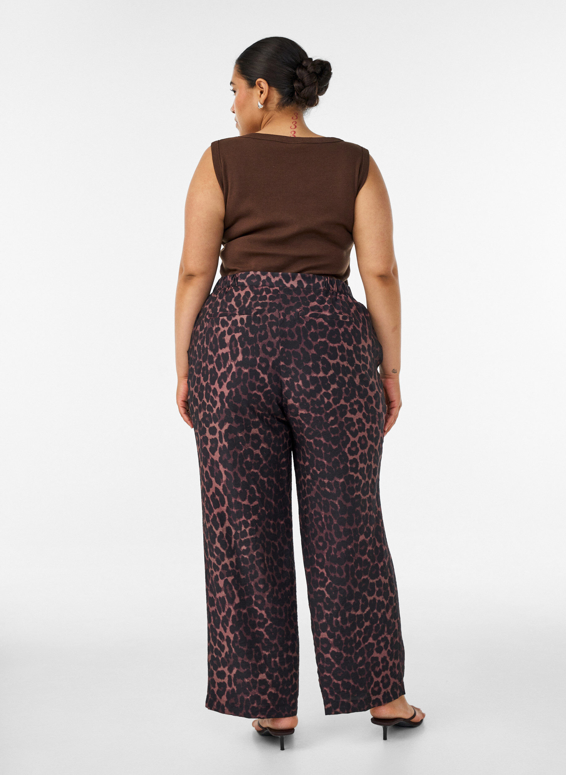 ZizziPantalon en viscose avec taille &eacute;lastiqu&eacute;e et jambes droites, Marron, Model image number 1