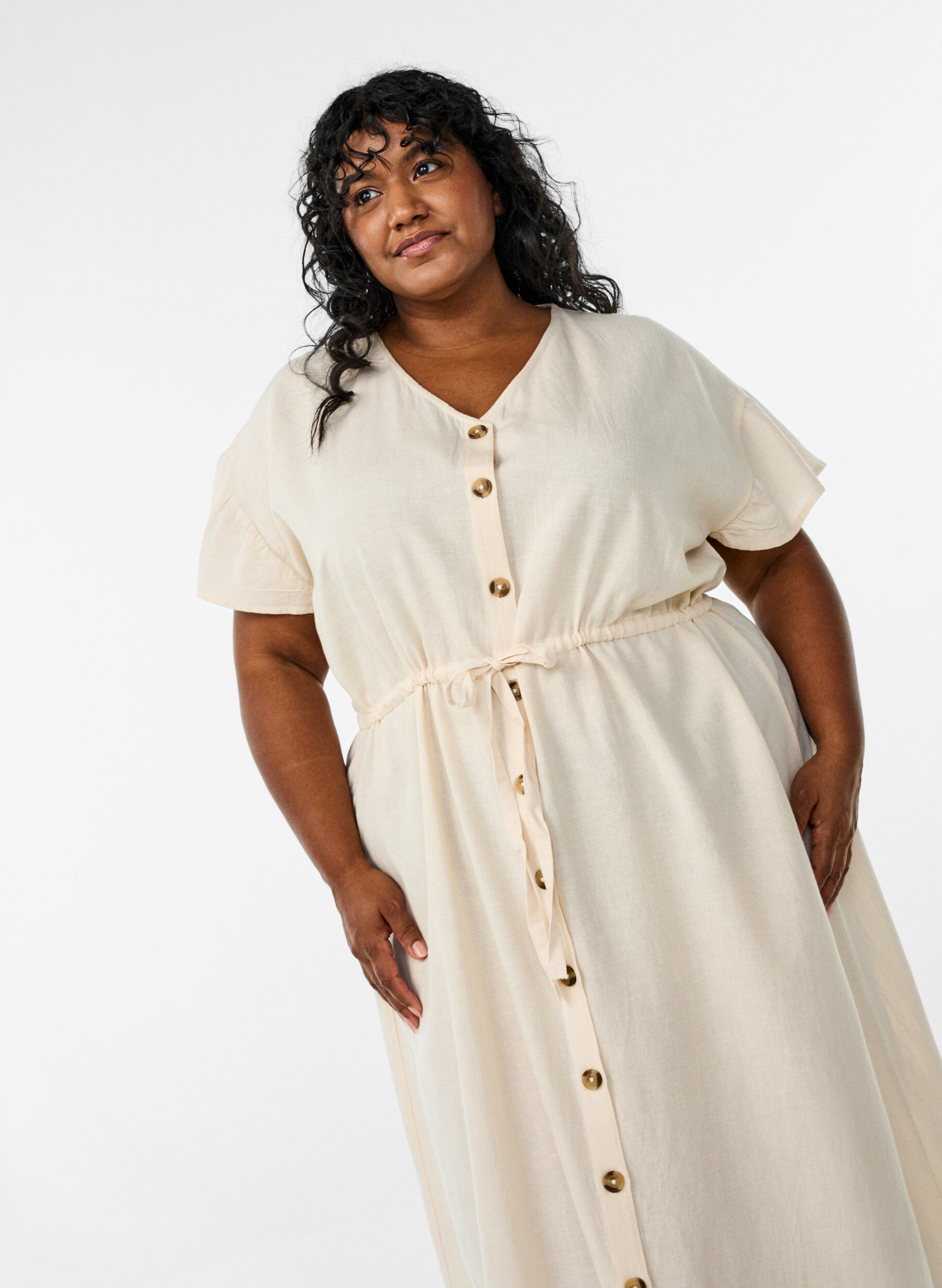 Zizzi Maxi-Kleid mit Kn&ouml;pfen und Bindeg&uuml;rtel, Vanille, Model image number 2