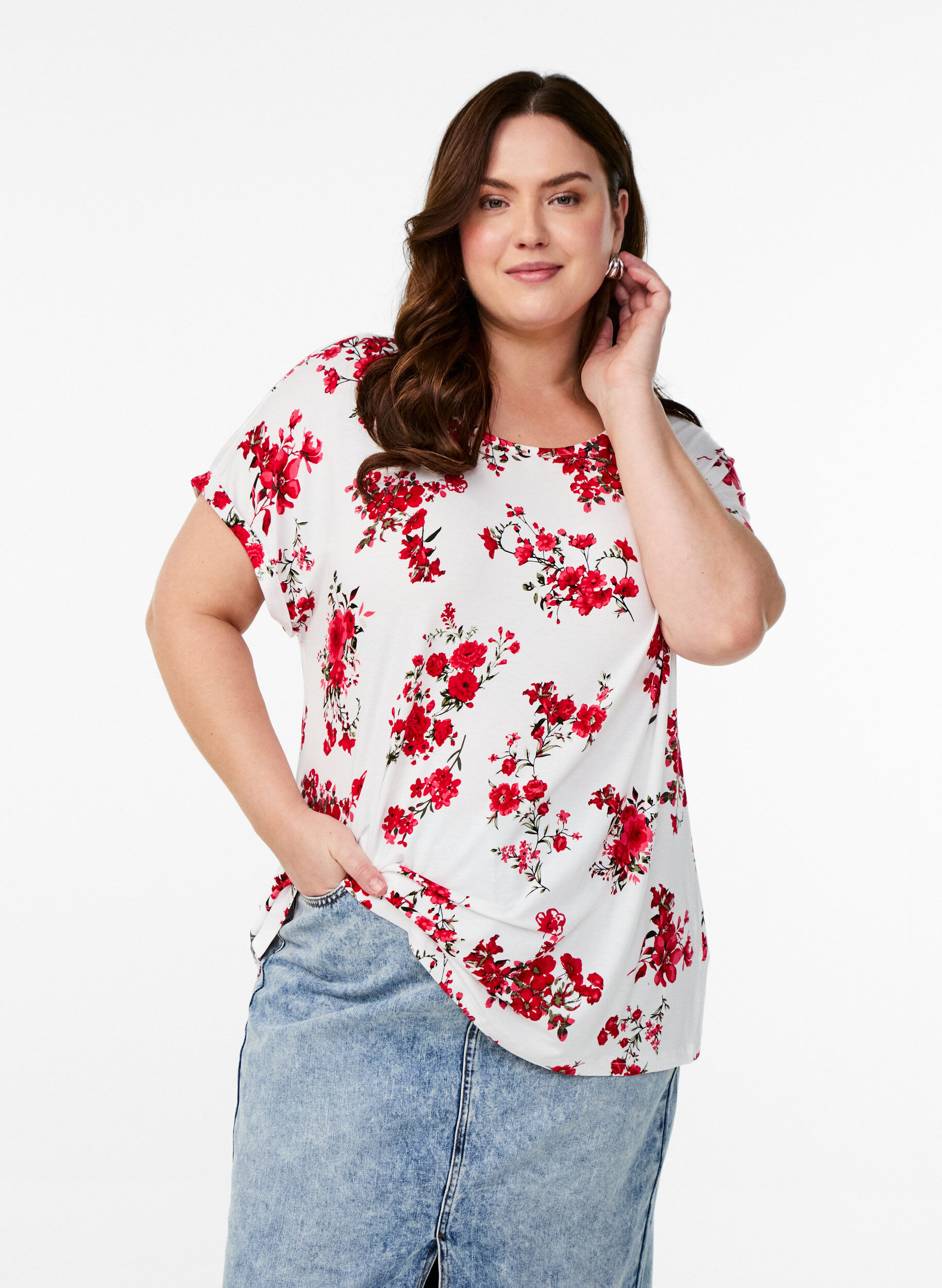 Zizzi T-shirt avec imprim&eacute; floral, Rouge, Model image number 0