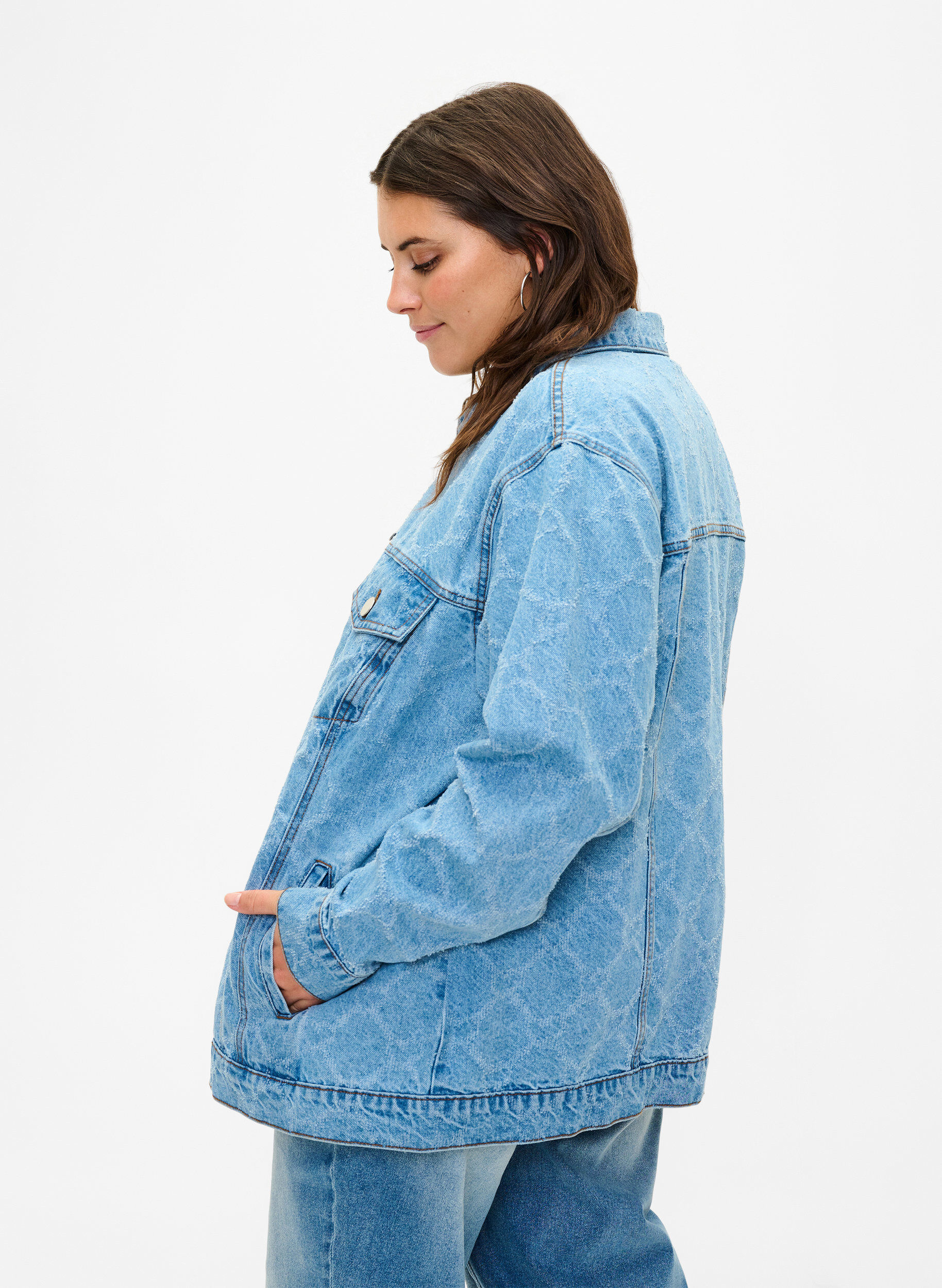 Zizzi Veste en jean avec motif d&eacute;chir&eacute;, Blue denim, Model image number 1