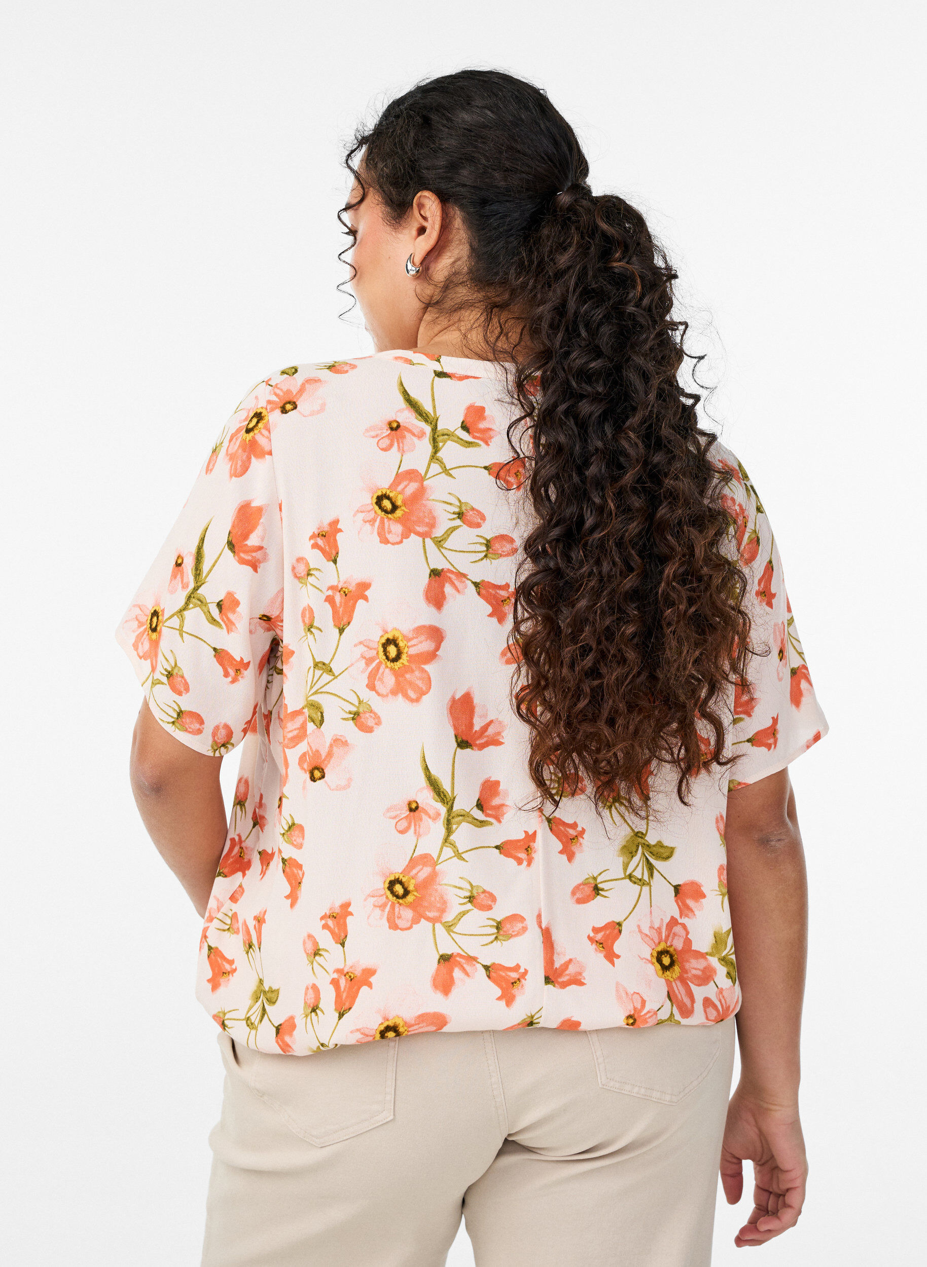 Zizzi Viscose blouse with floral print and short sleeves, Vanilla, Model image number 2
