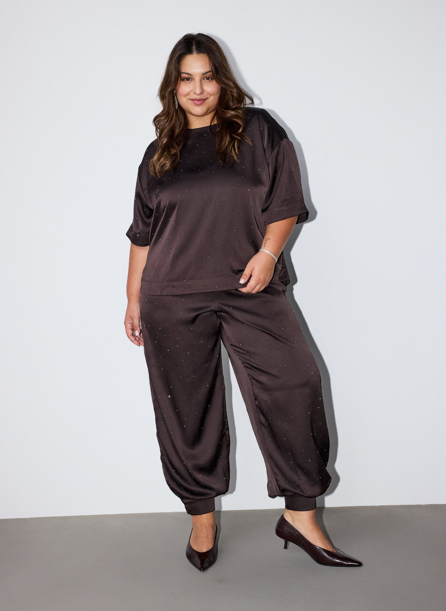 ZizziPantalon ballon en satin avec strass, Marron, Model image number 0